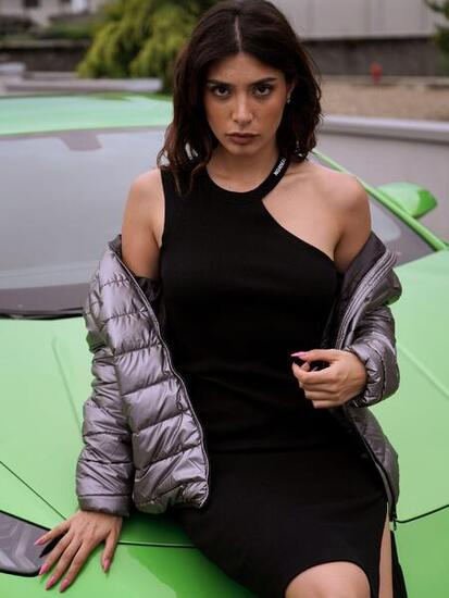 Schwarz-weißes One-Shoulder-Damenkleid