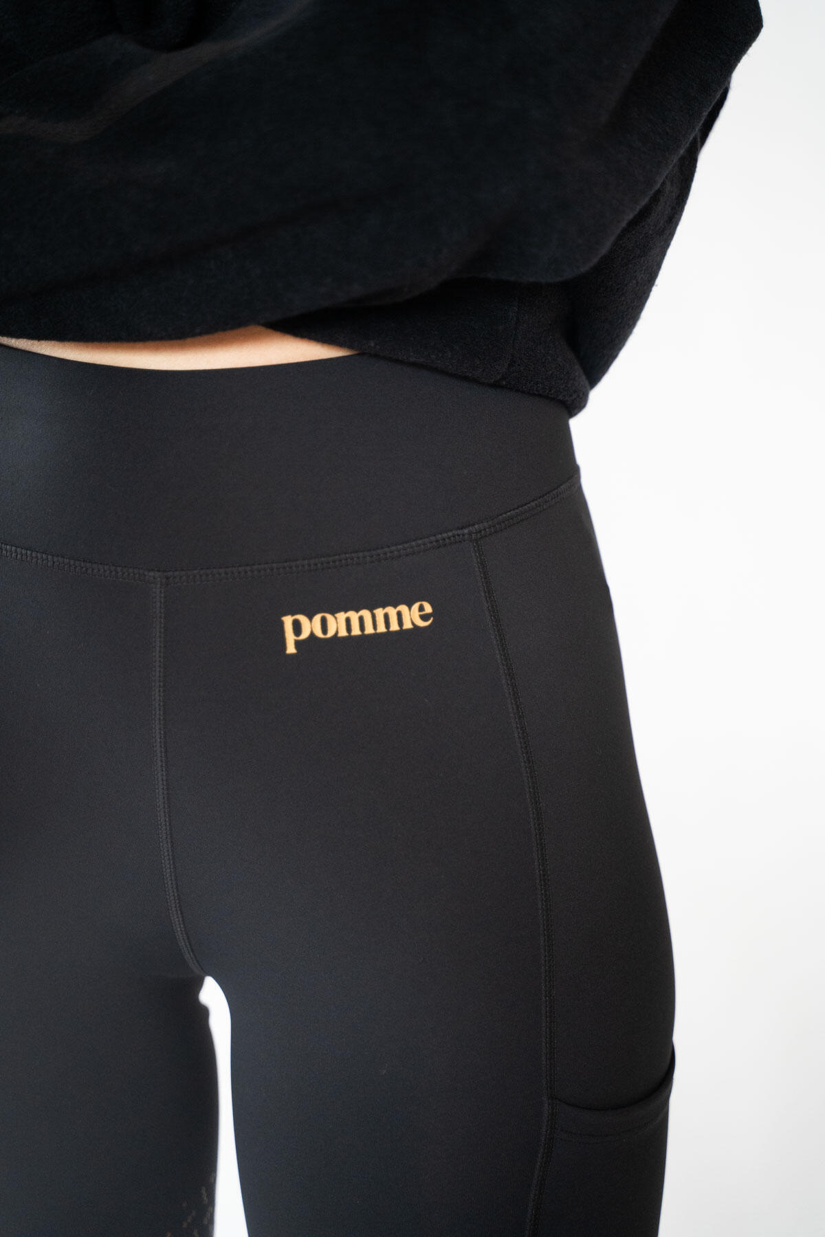 POMME EQUESTRIAN picture
