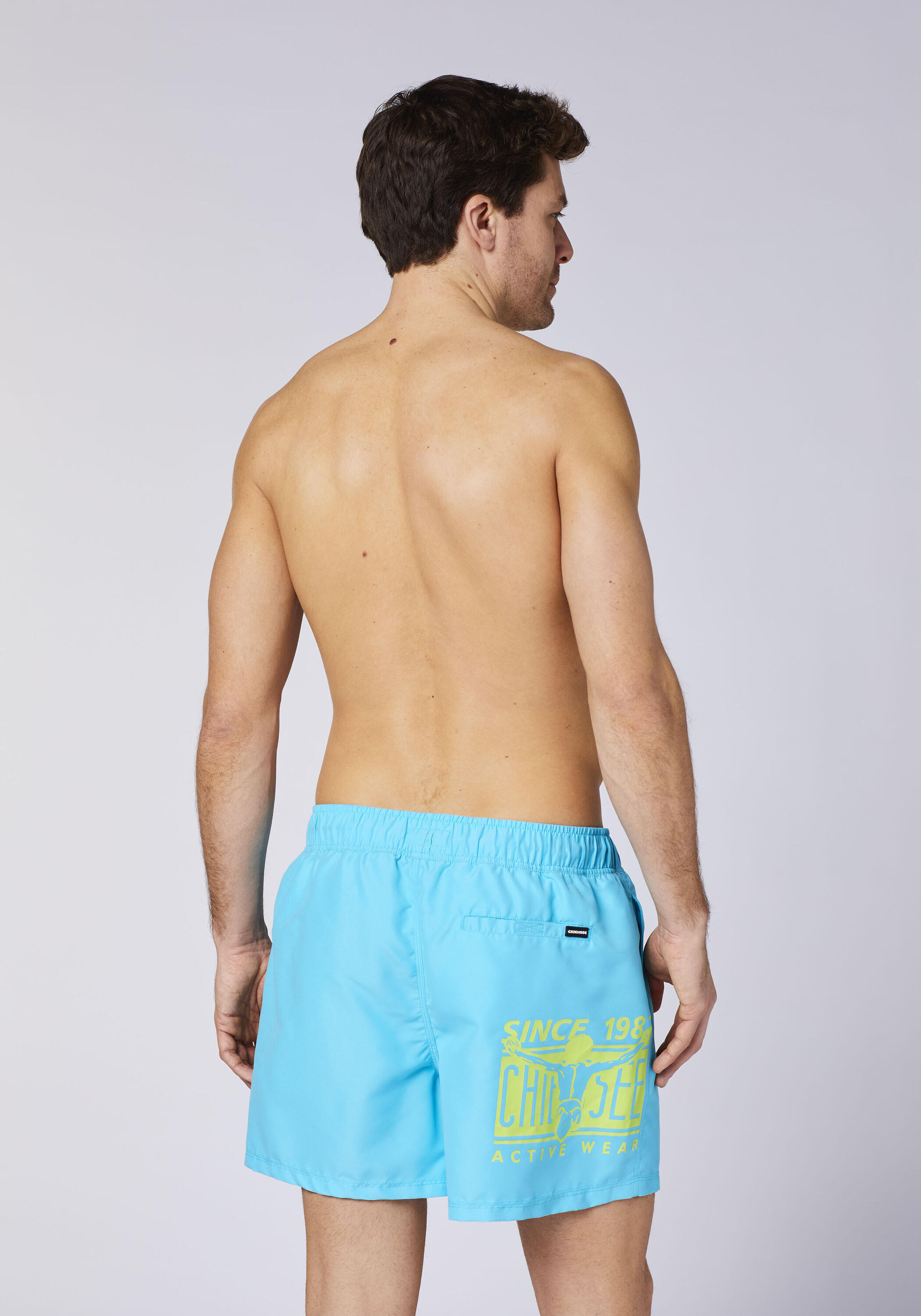 Badeshorts Stretchige Badeshose mit Kontrast-Logo 3/7