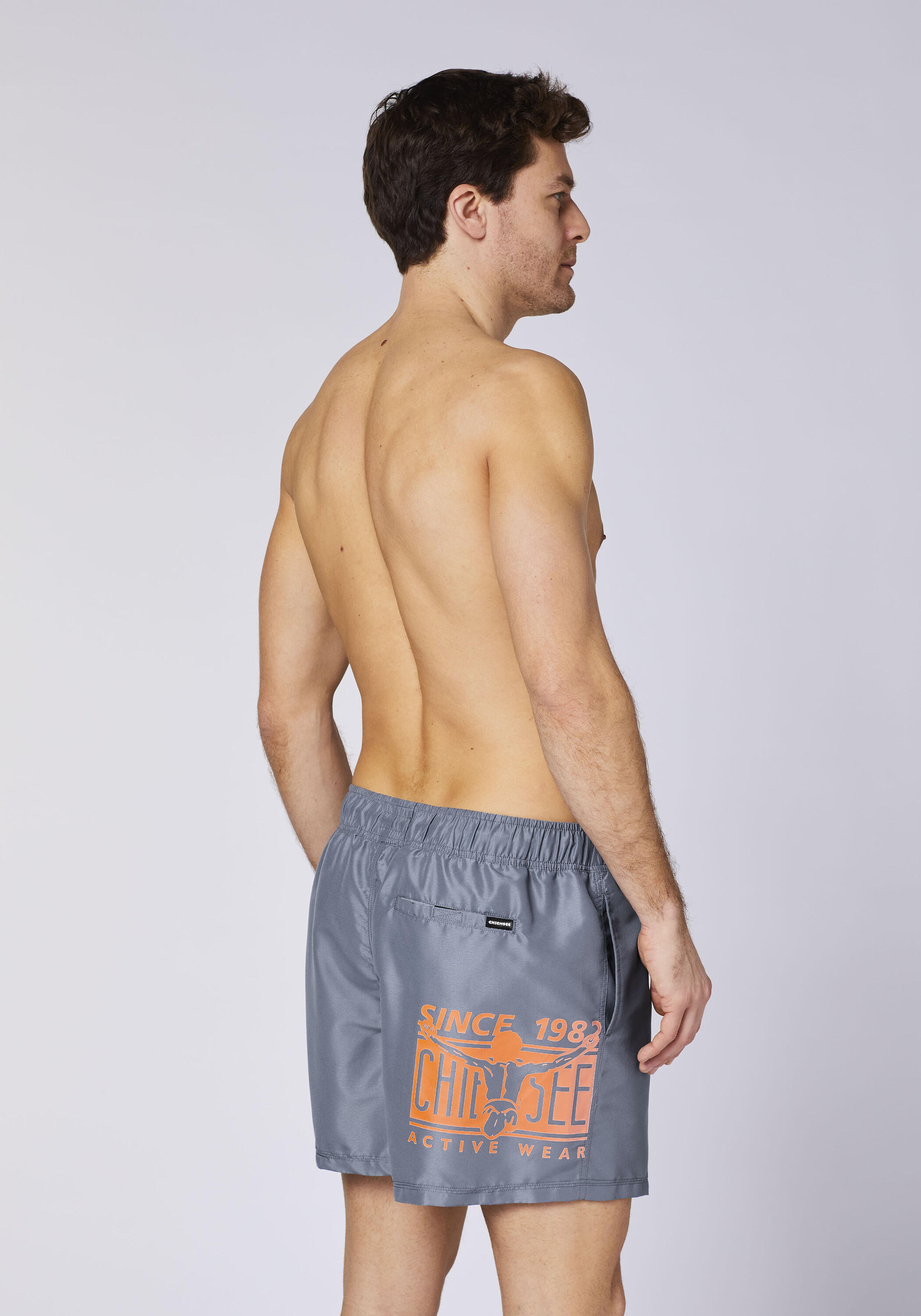 Badeshorts Stretchige Badeshose mit Kontrast-Logo 3/7