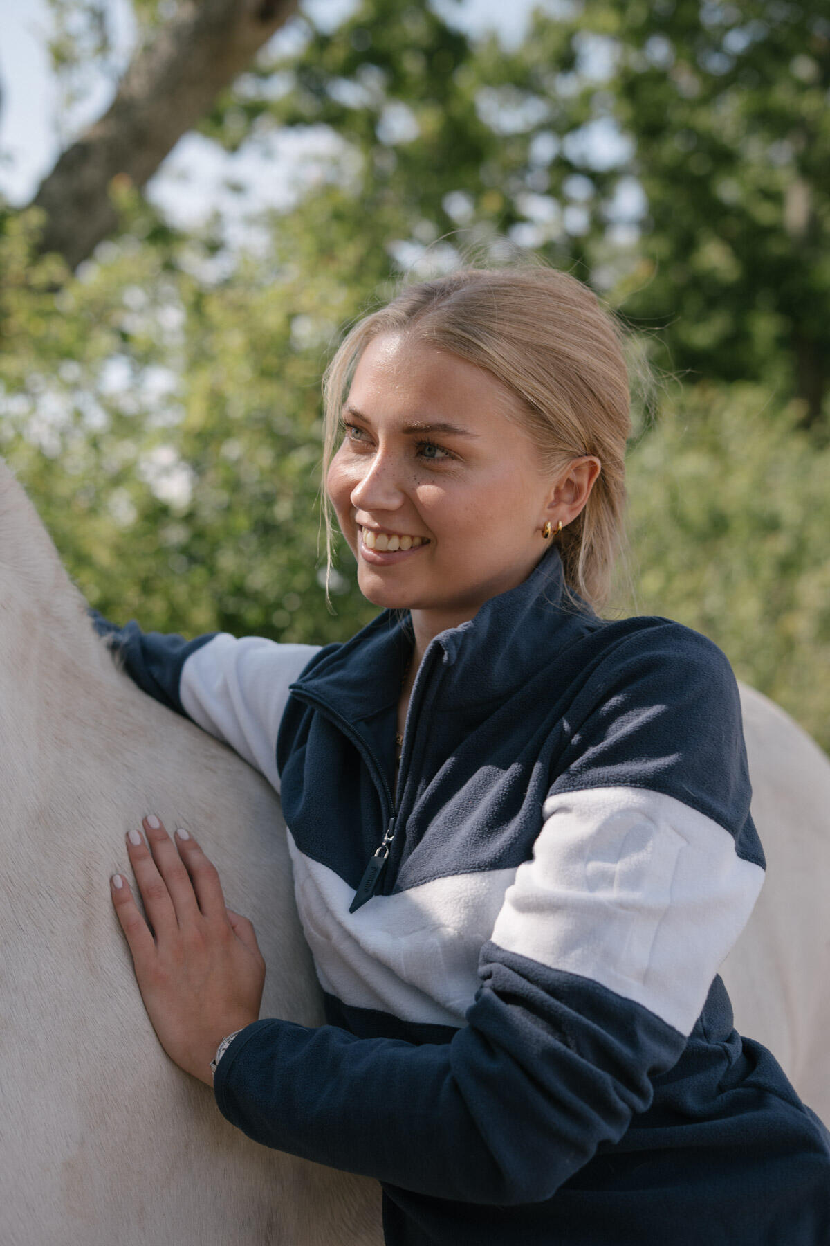 POMME EQUESTRIAN picture