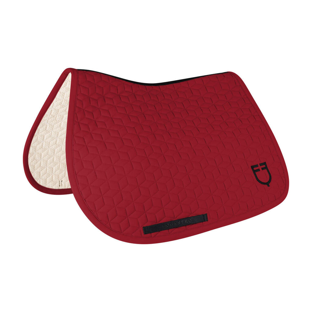 Jumping saddle pad with cube quilting