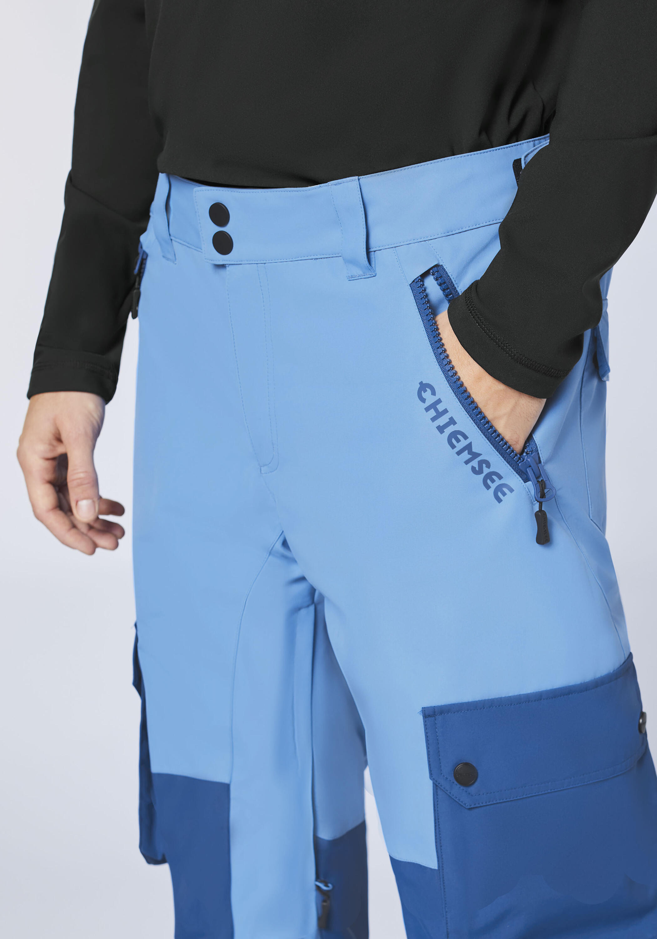 Skihose mit Belüftungszippern, Schneefang und viel Stauraum 7/7