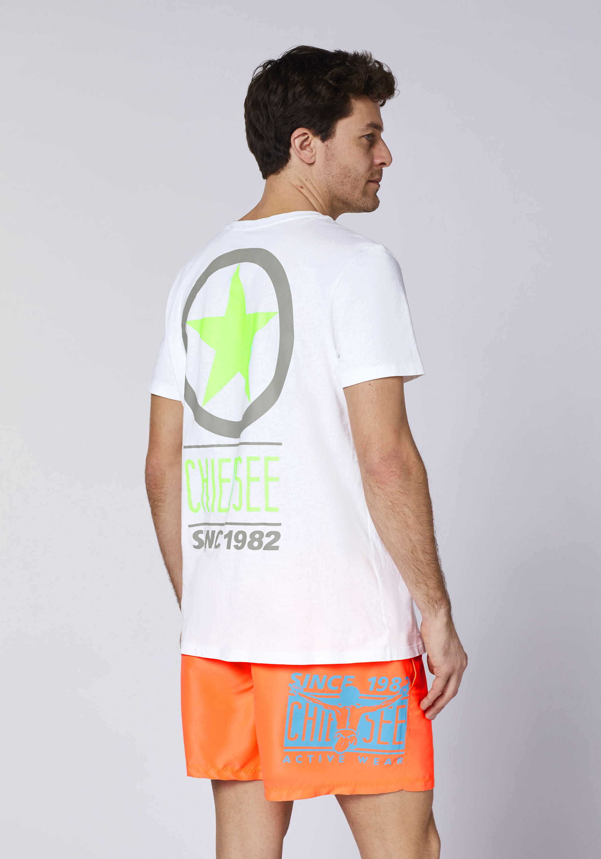 T-Shirt Kurzarmshirt mit Retro-Print im Rücken 4/7