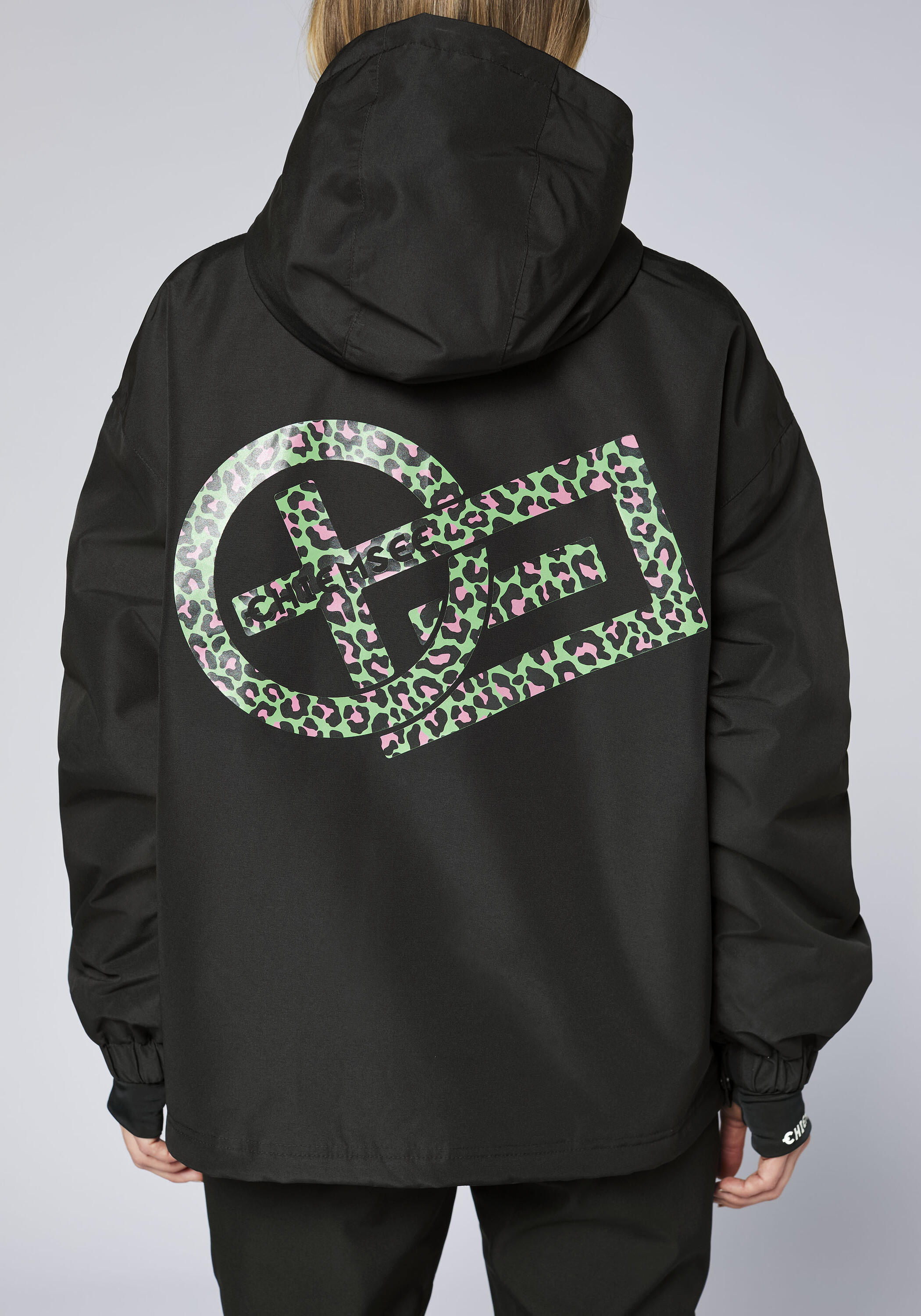 Jacke mit großer Front-Reißverschlusstasche und Flap 7/7