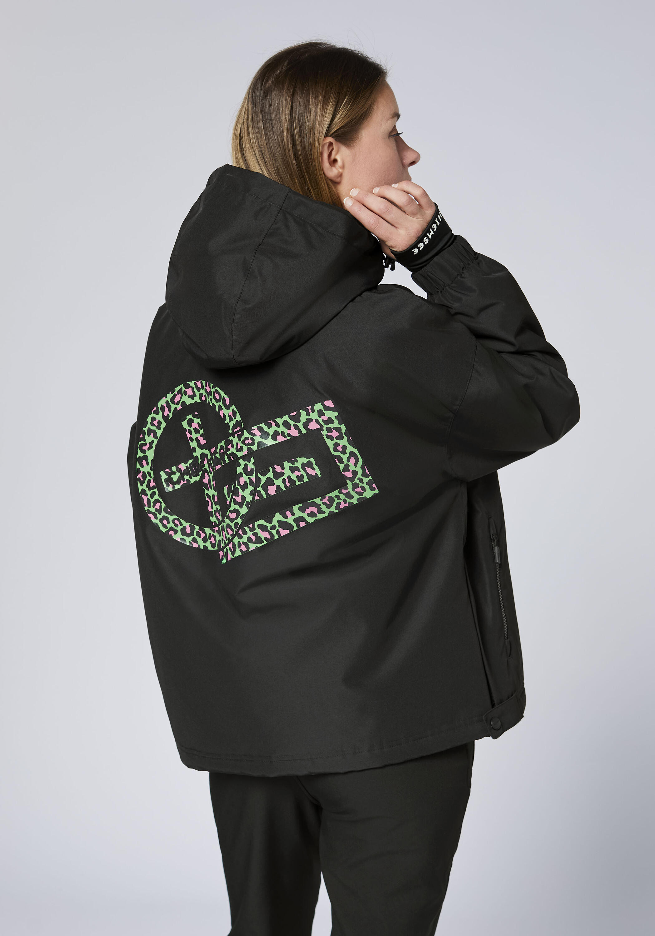 Jacke mit großer Front-Reißverschlusstasche und Flap 4/7
