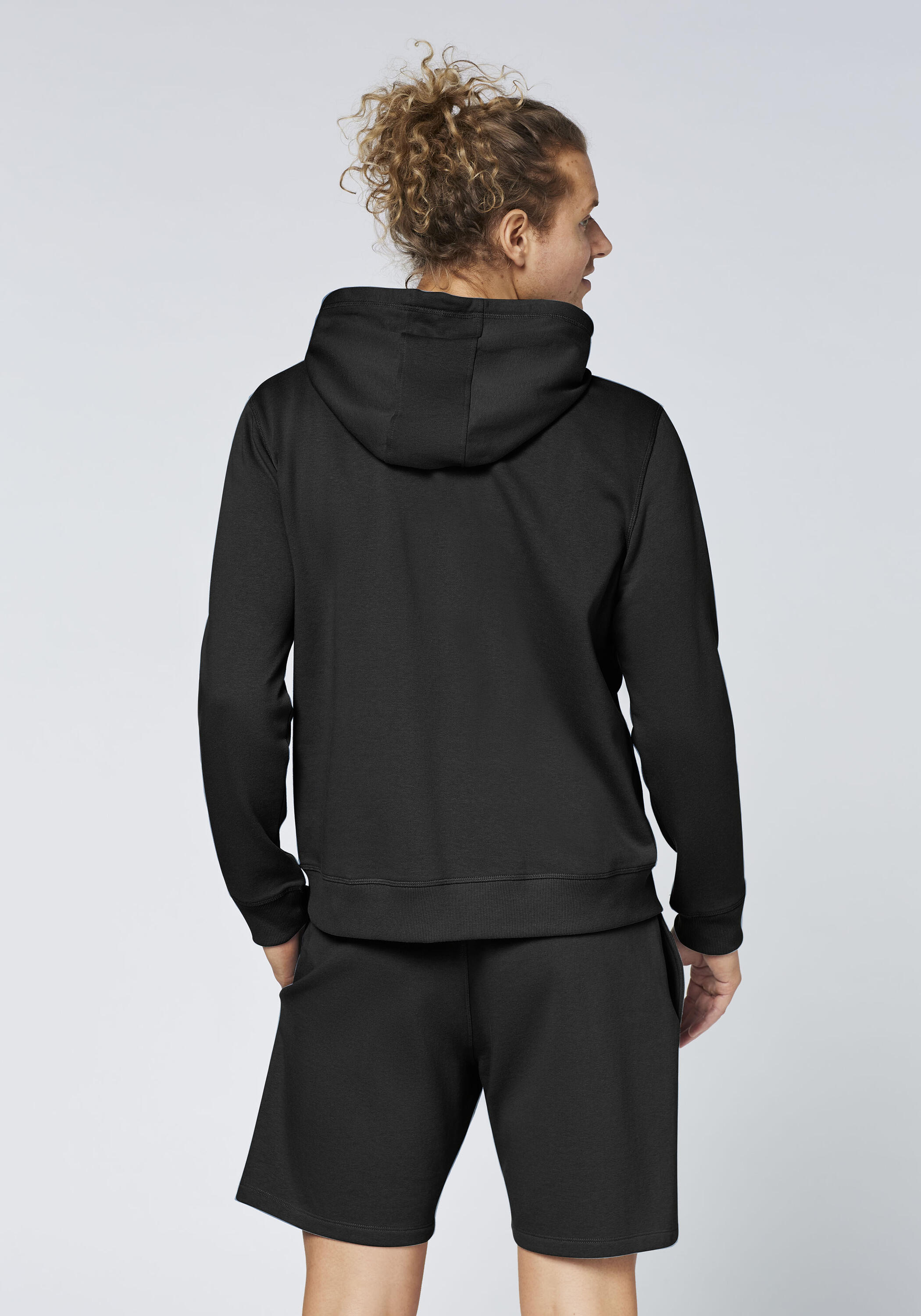 Kapuzenpullover im freshen Farbdesign mit Print 5/7