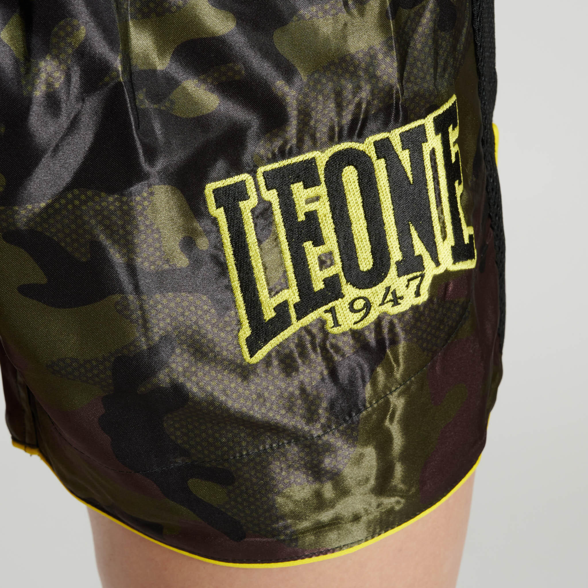 Leone1947 Pantalón Kick & Thai Camo Fight verde XS 3/4