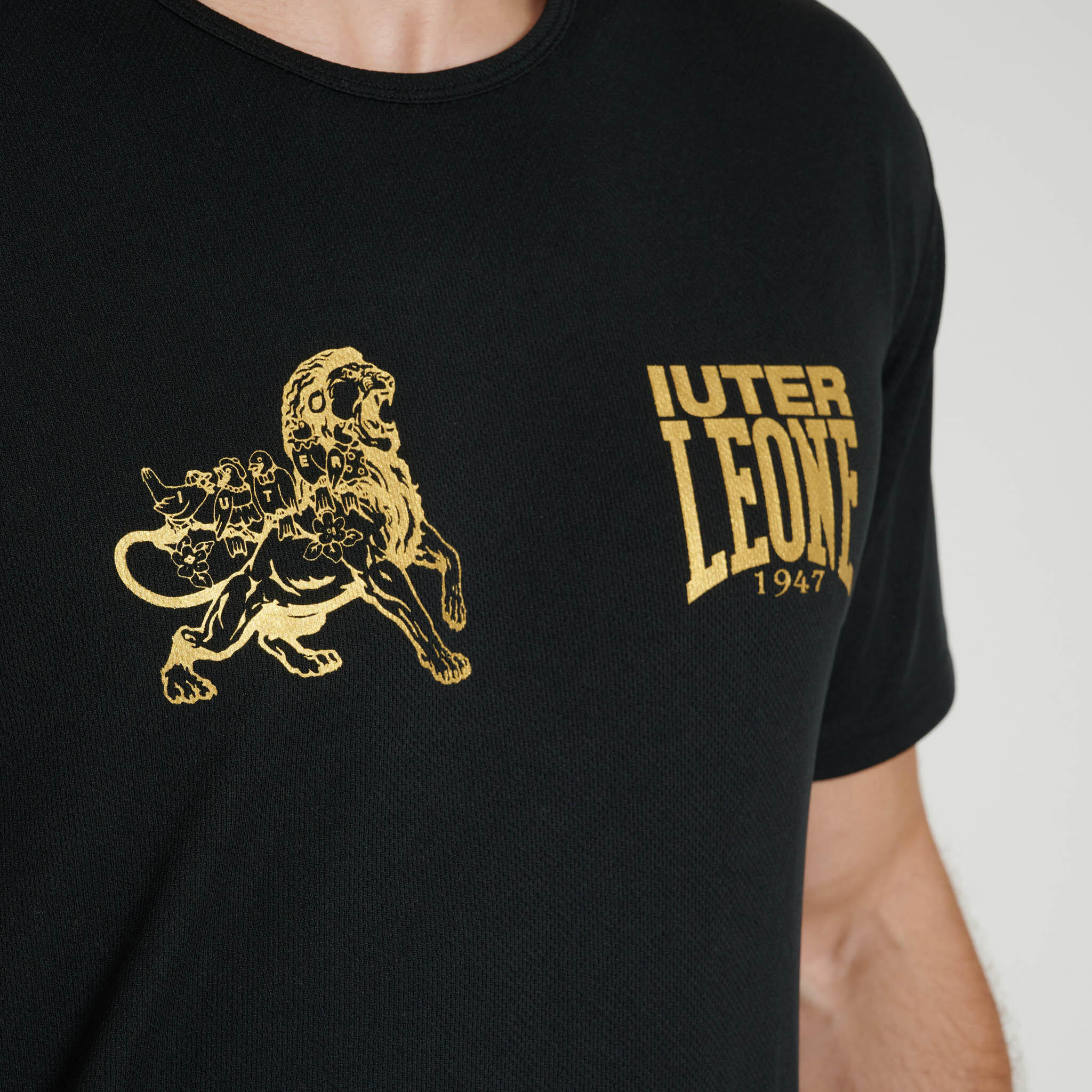 Camiseta LEONE x IUTER manga corta negra S 3/4