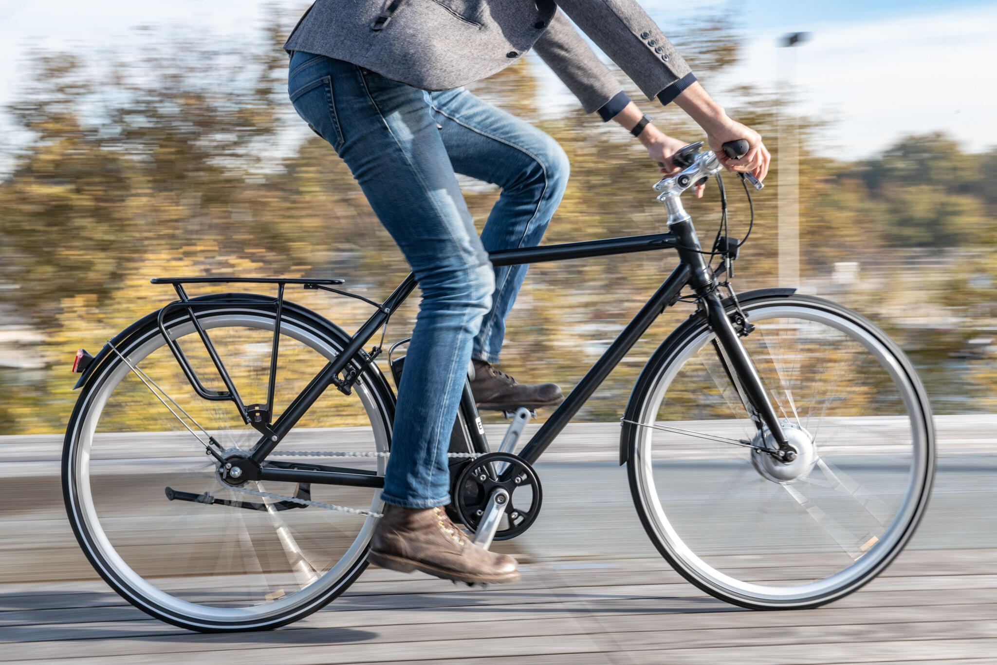 Vélo électrique urbain 28" | Vitesse automatique | Aluminium | Cadre haut 2/2