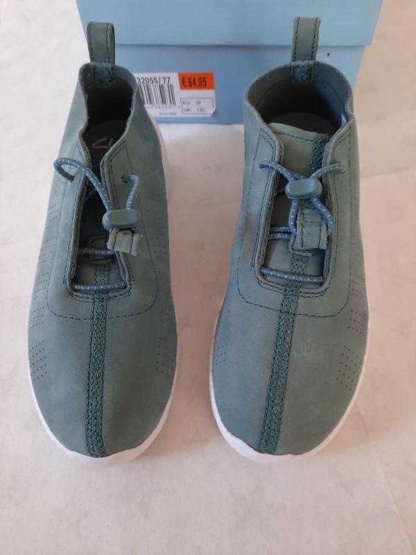 Entre Particuliers - Chaussures en cuir 32 nouvelles 2/3