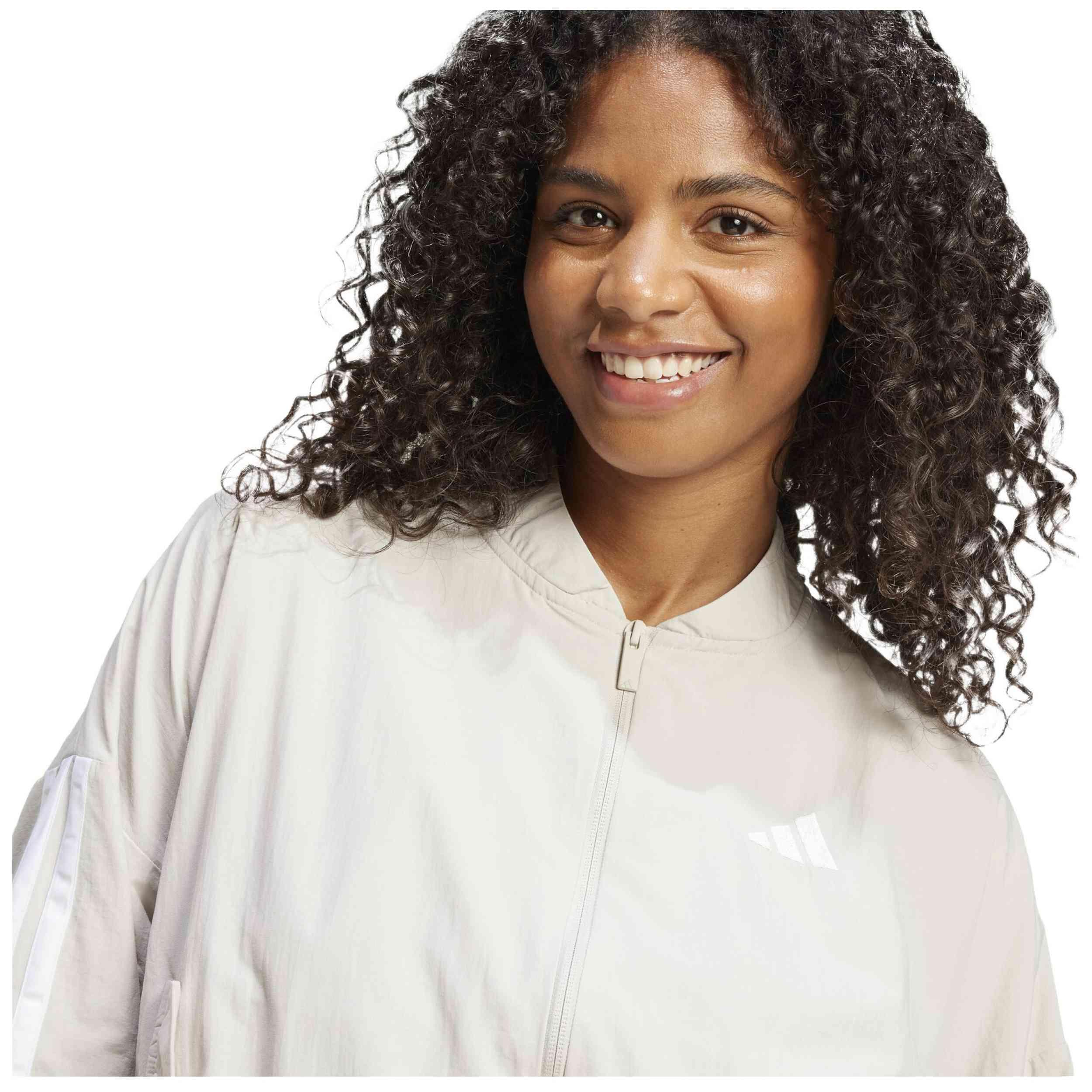 Veste de survêtement Adidas modèle JE1317 pour femmes 5/5