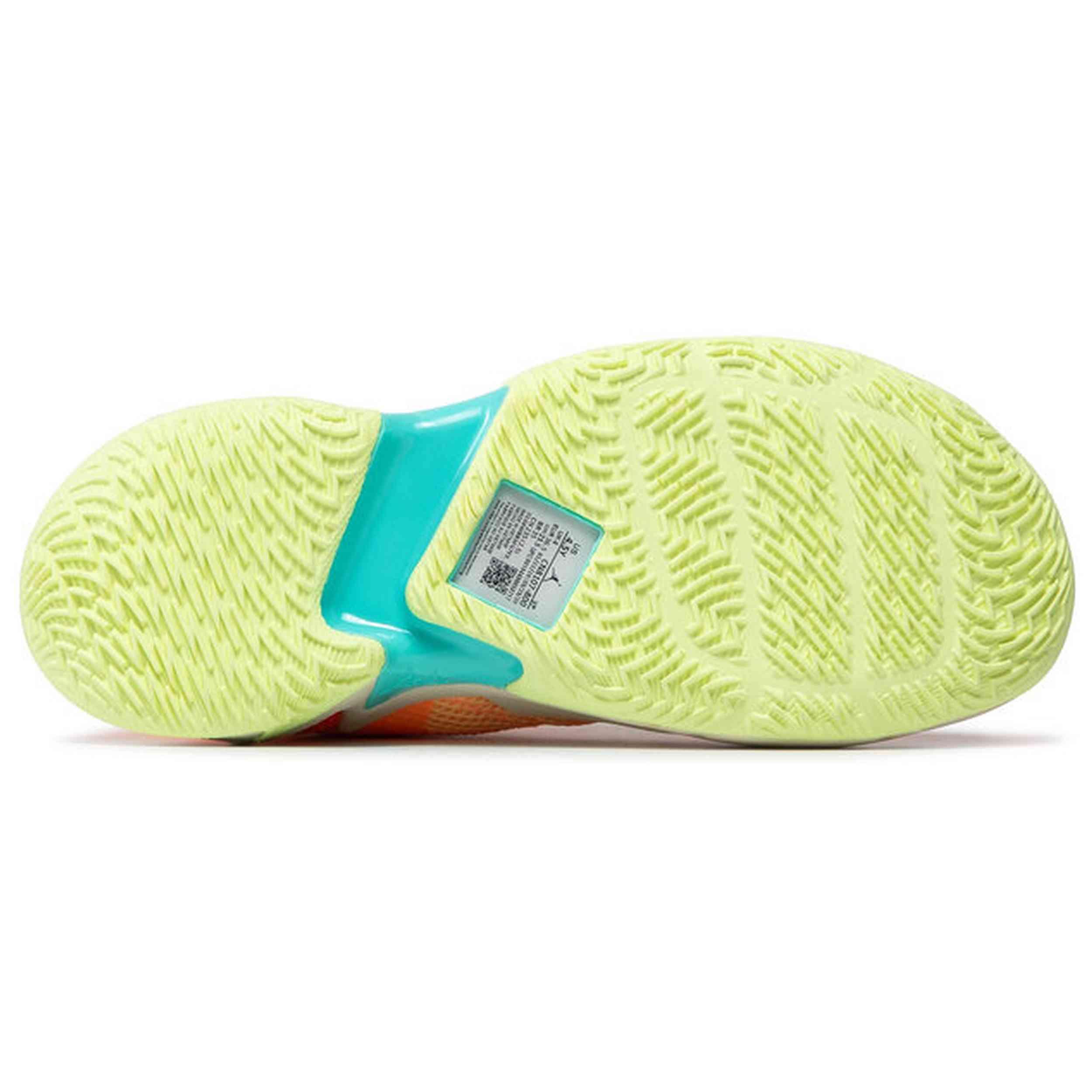 Basketbalschoenen Jordan model CN8107-800 voor jongens 4/5