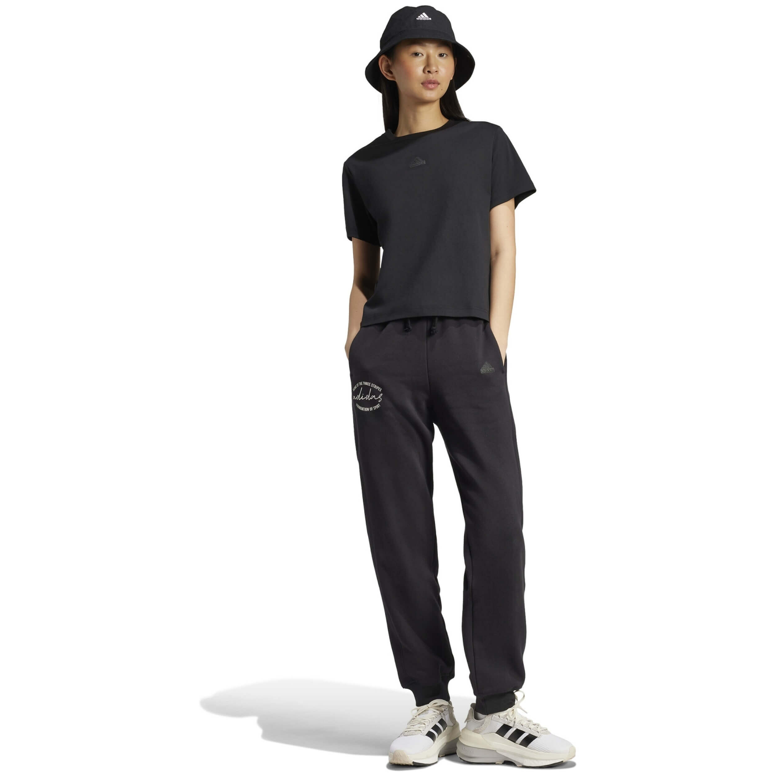 Calças de fato de treino Adidas modelo IY1474 para mulheres 3/5