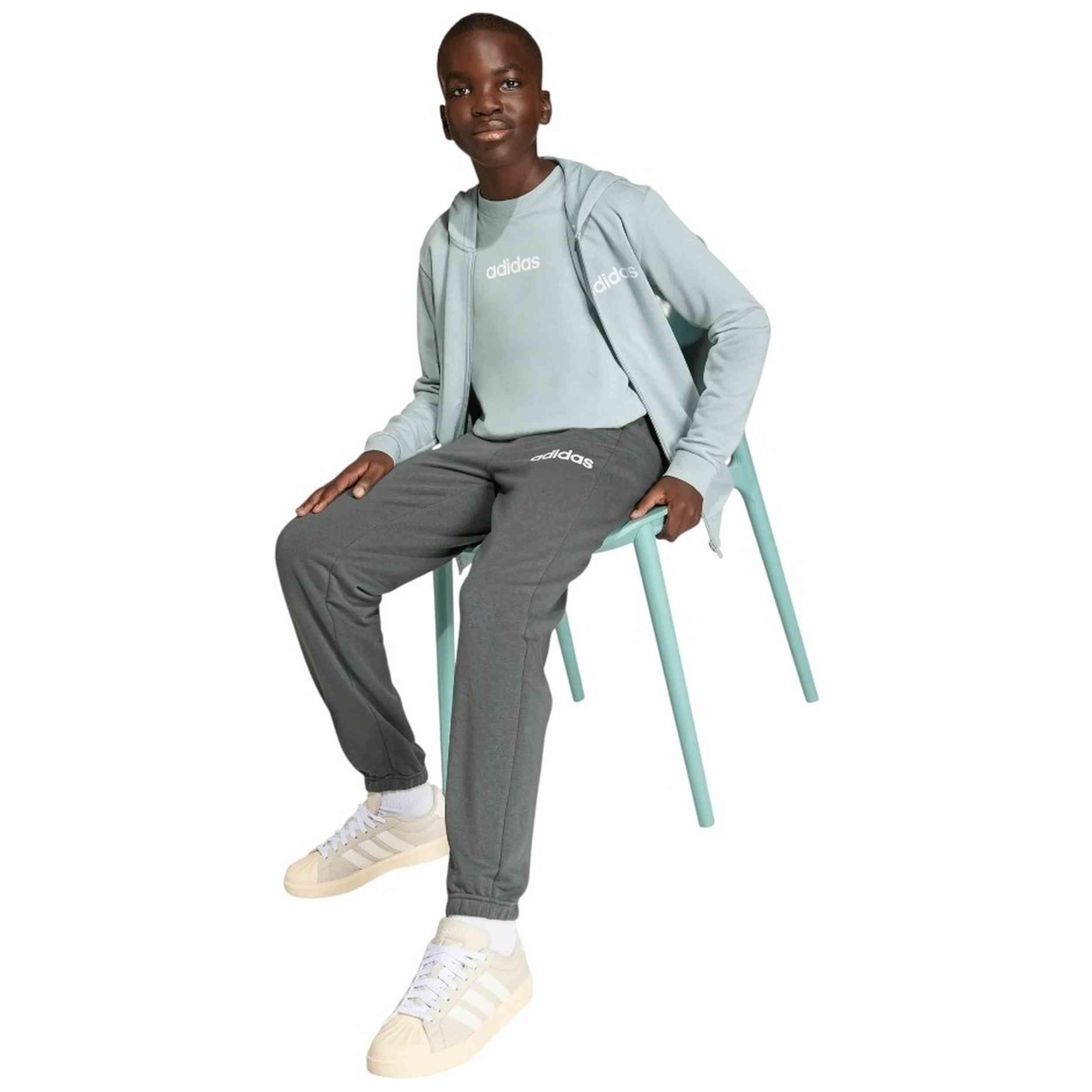 Trainingspak set Adidas model KE0840 voor jongens 4/13