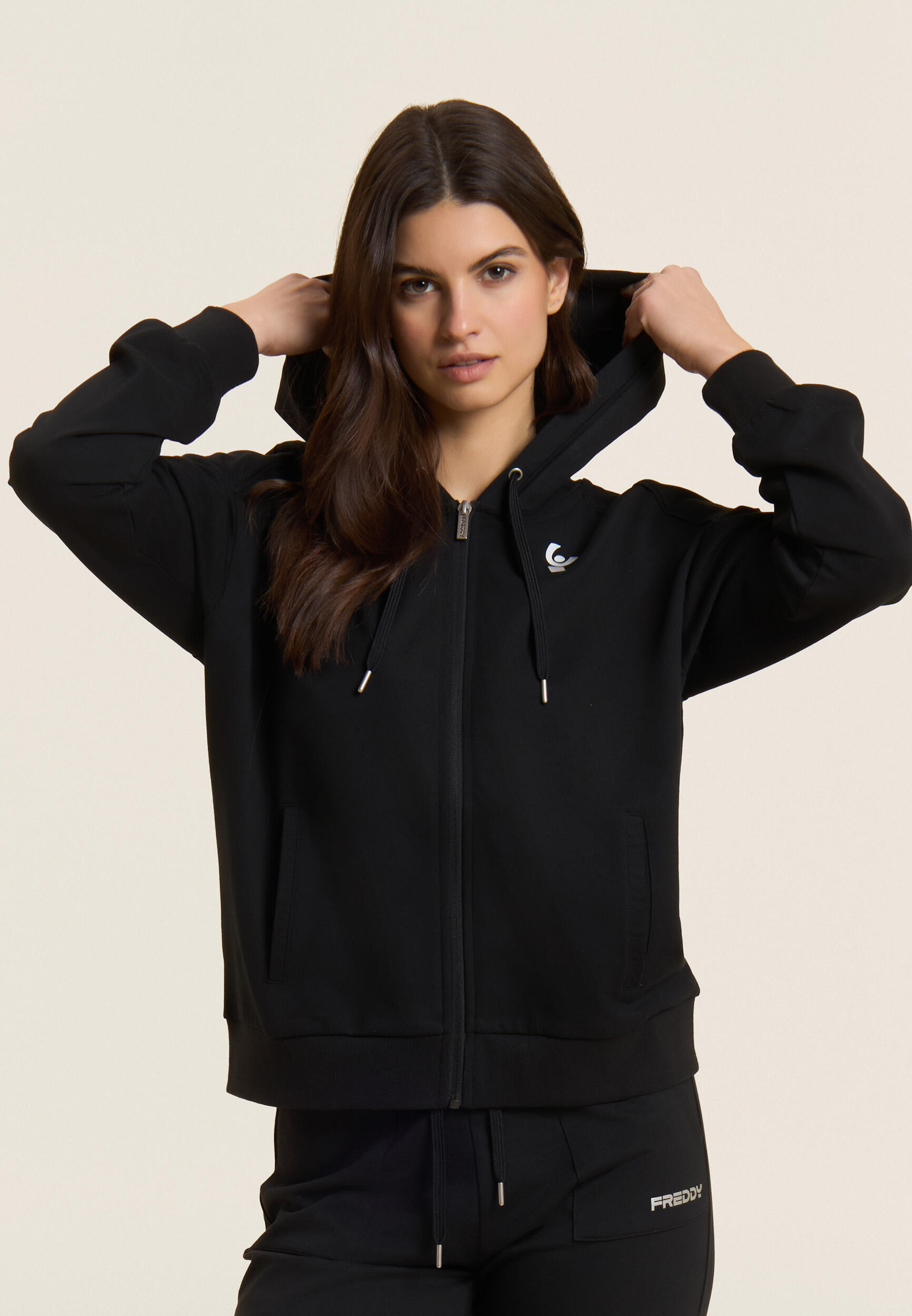 Sudadera con cremallera y capucha y logotipo perlado en la manga 2/5