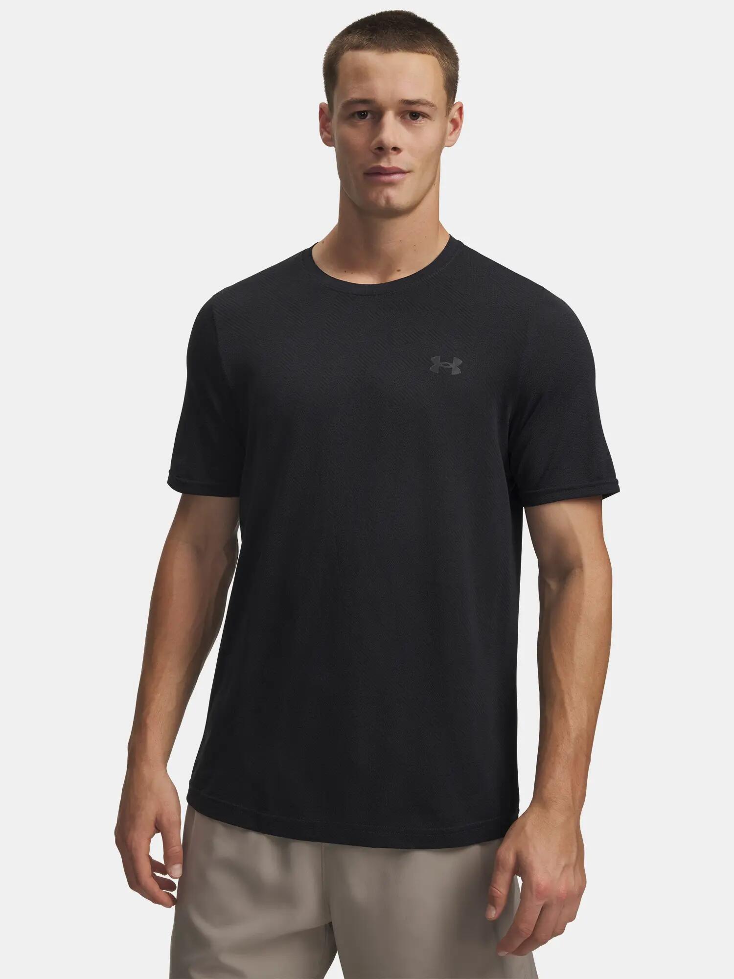 UNDER ARMOUR picture