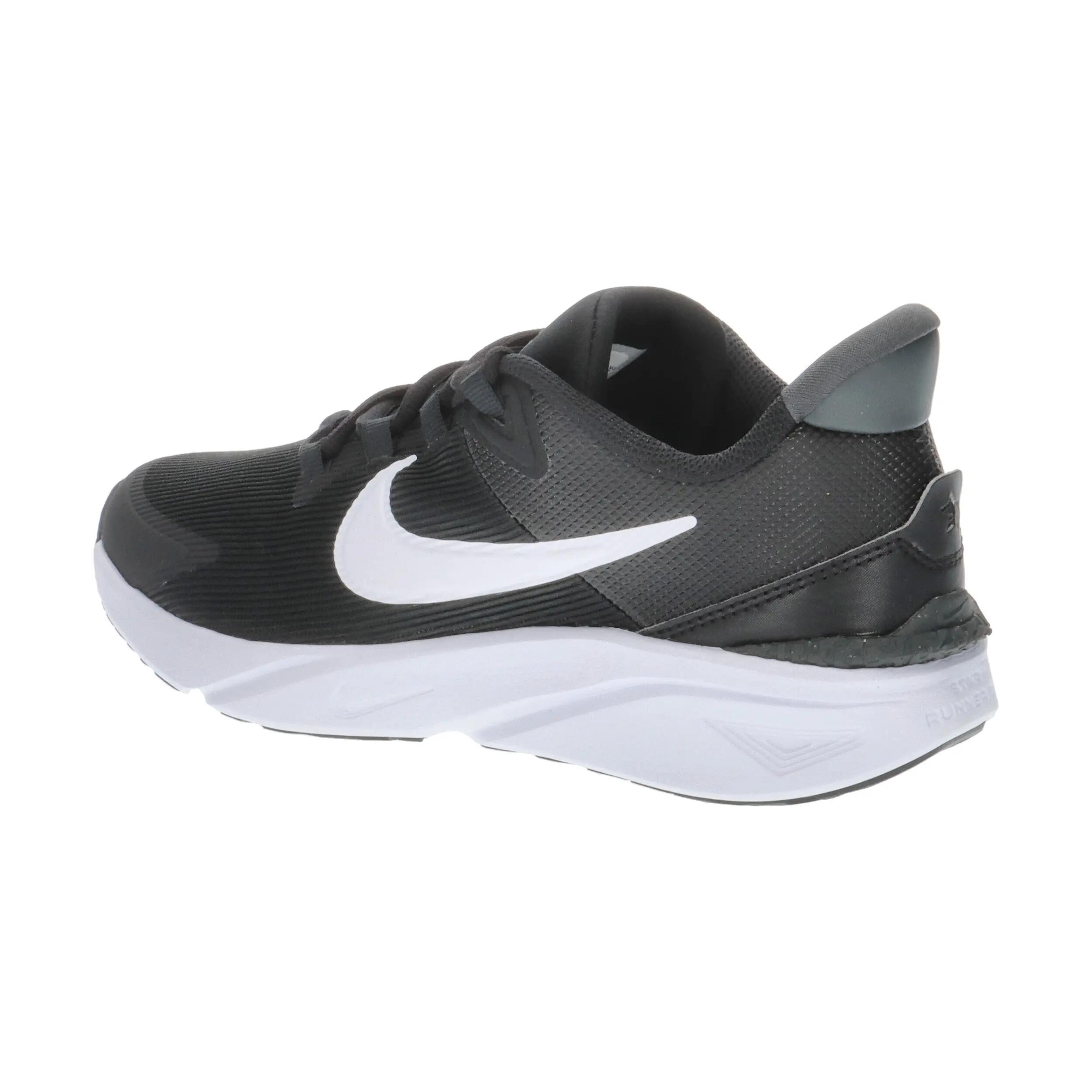 Baskets Nike Modèle Star Runner 4 Couleur Noir 3/7
