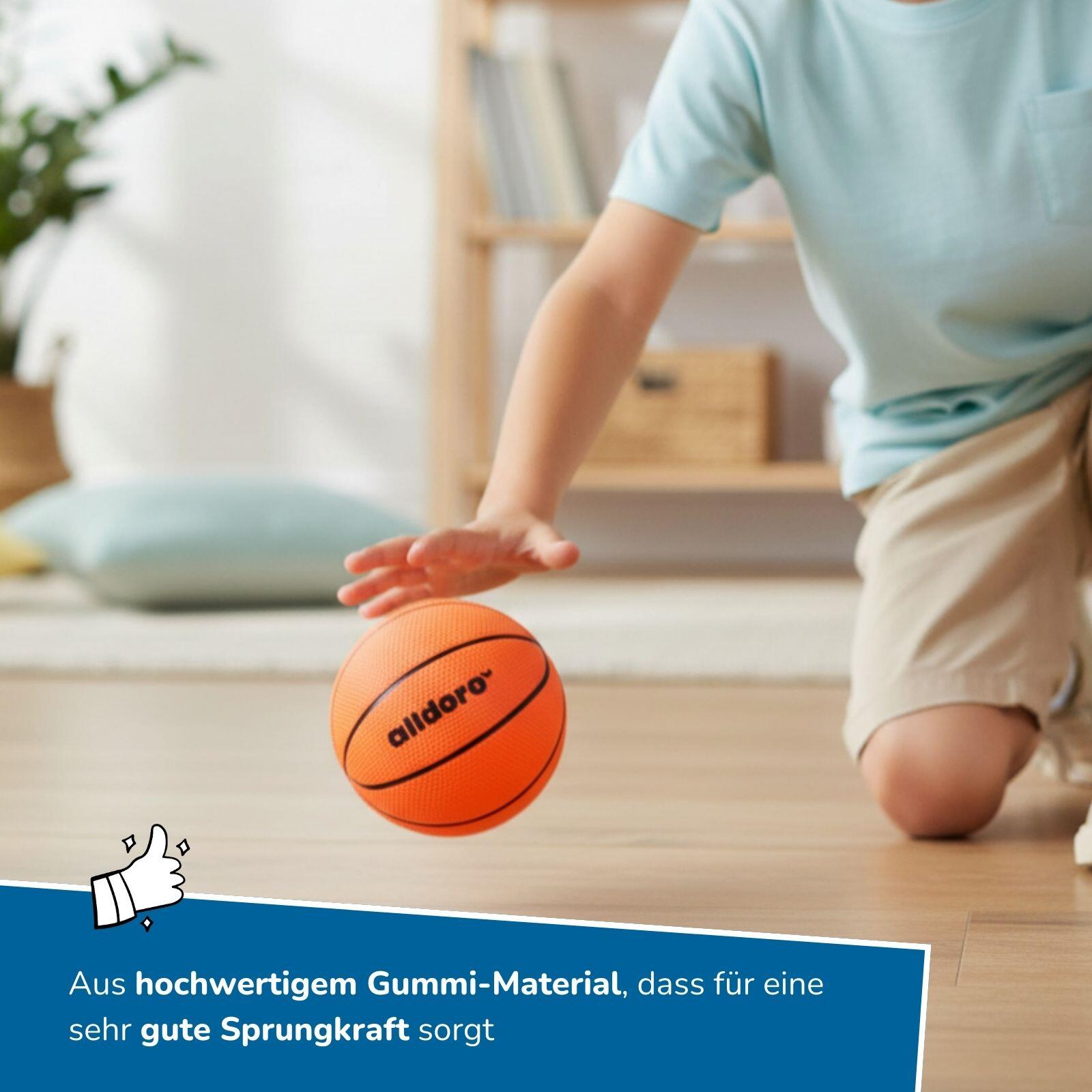 12 Mini Spielbälle Ø 6 cm, Basketball & Fußball als sprungstarke Wurfbälle 3/7