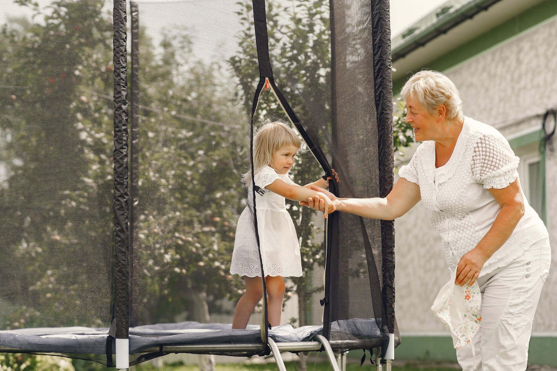 Siatka do trampoliny Springos zewnętrzna 15FT 460 cm 10 słupków 4/7