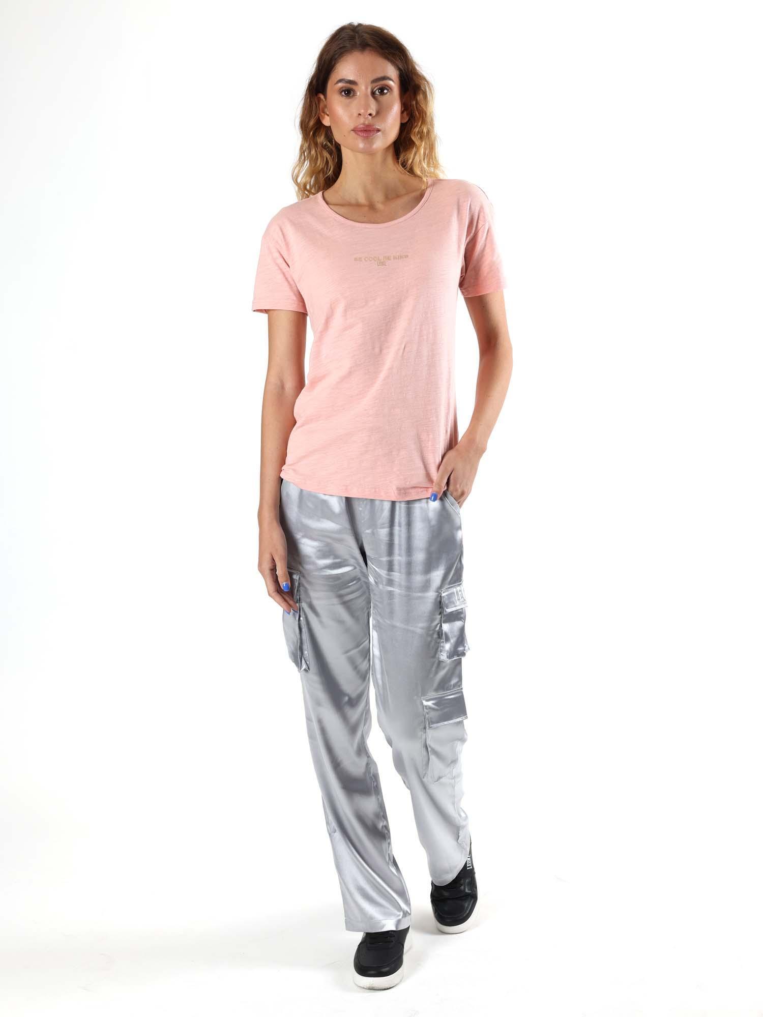 T-shirt donna Leone 1947 Apparel con grafica metallica. Look casual moderno. 2/8