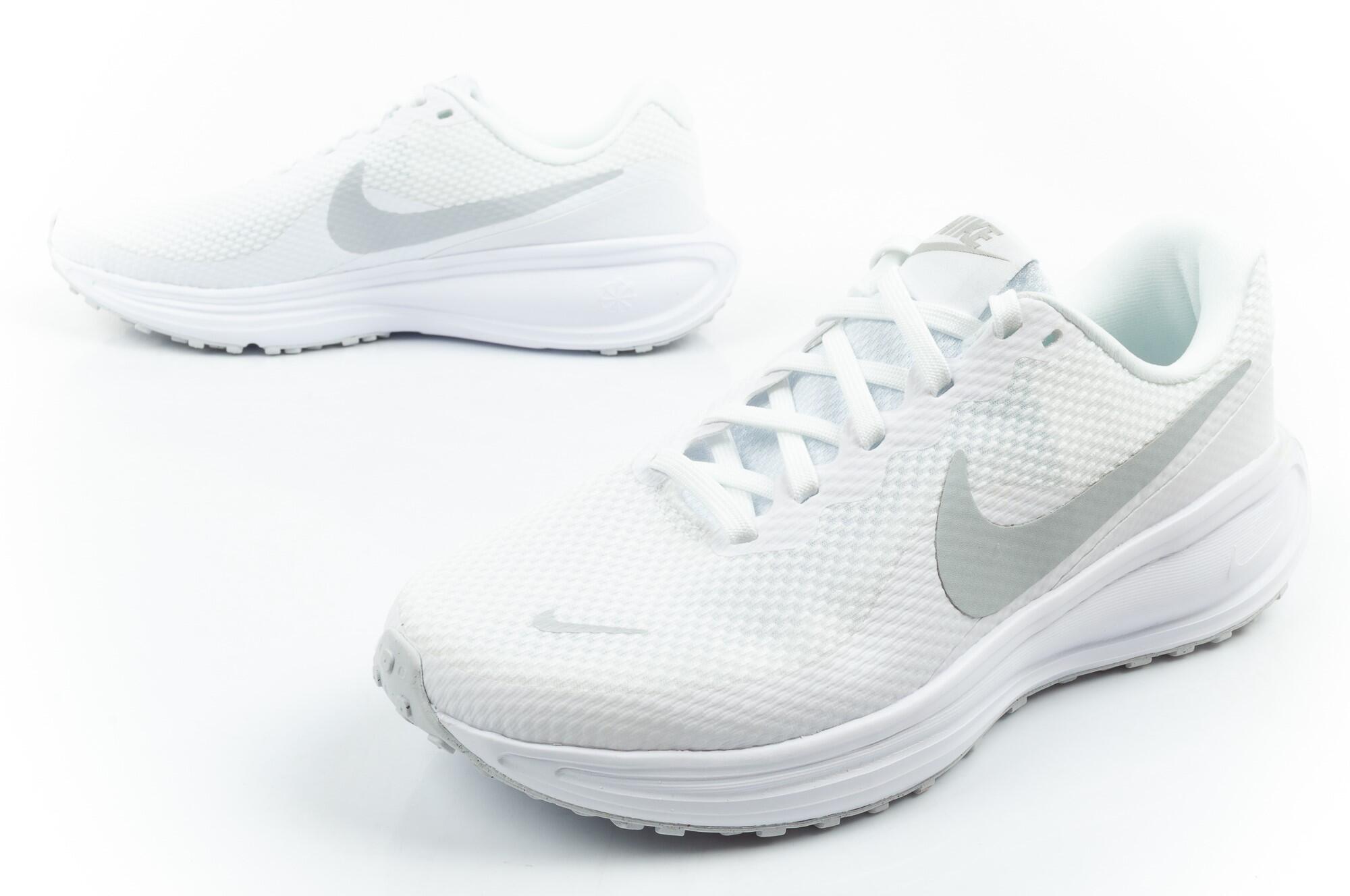 Chaussures de sport pour femmes Nike Revolution 8 5/7