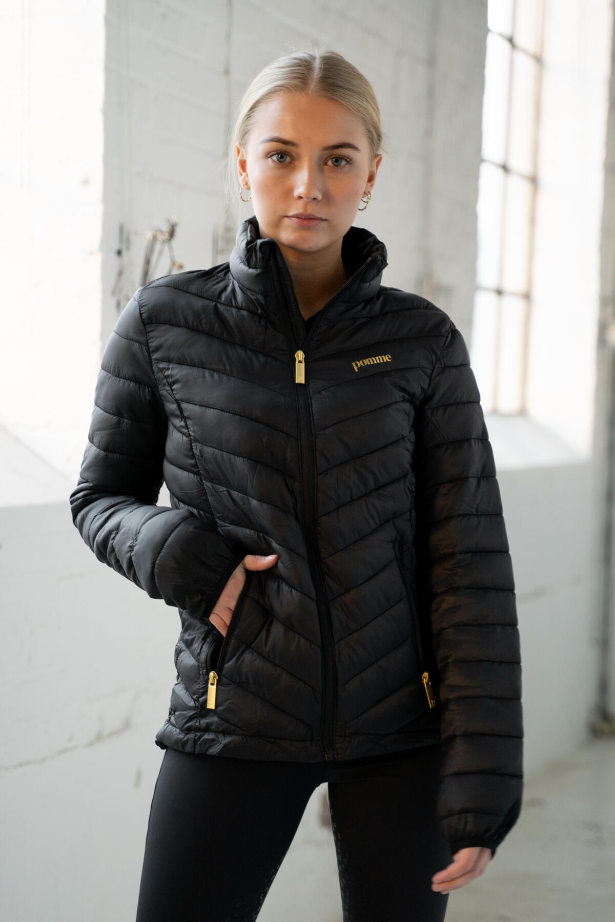 Chaqueta ligera Ingrid, negra 2/7