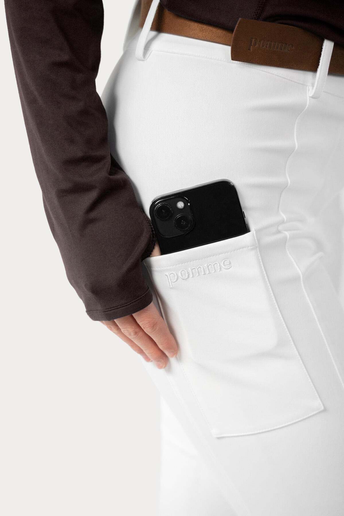 Riley White, pantalones 3/7