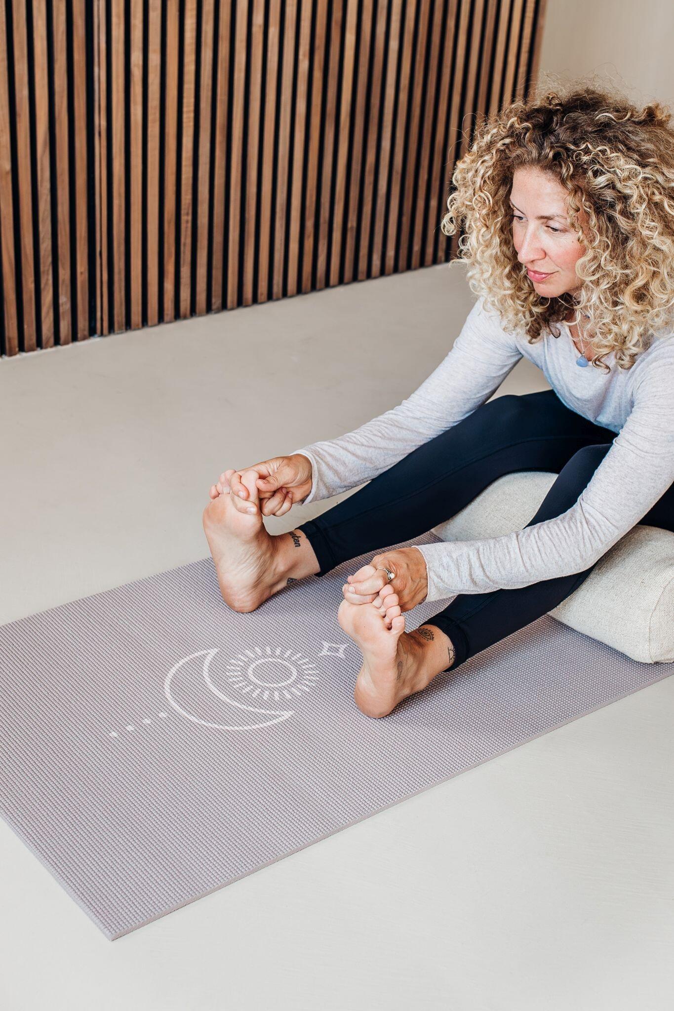 Lotus Yogamat sticky extra dik balance taupe 2/5