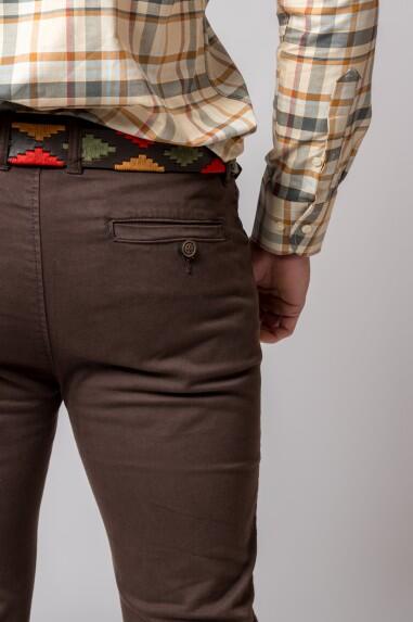 PANTALON CAMPERO CON BOTONES MARRON 5/5