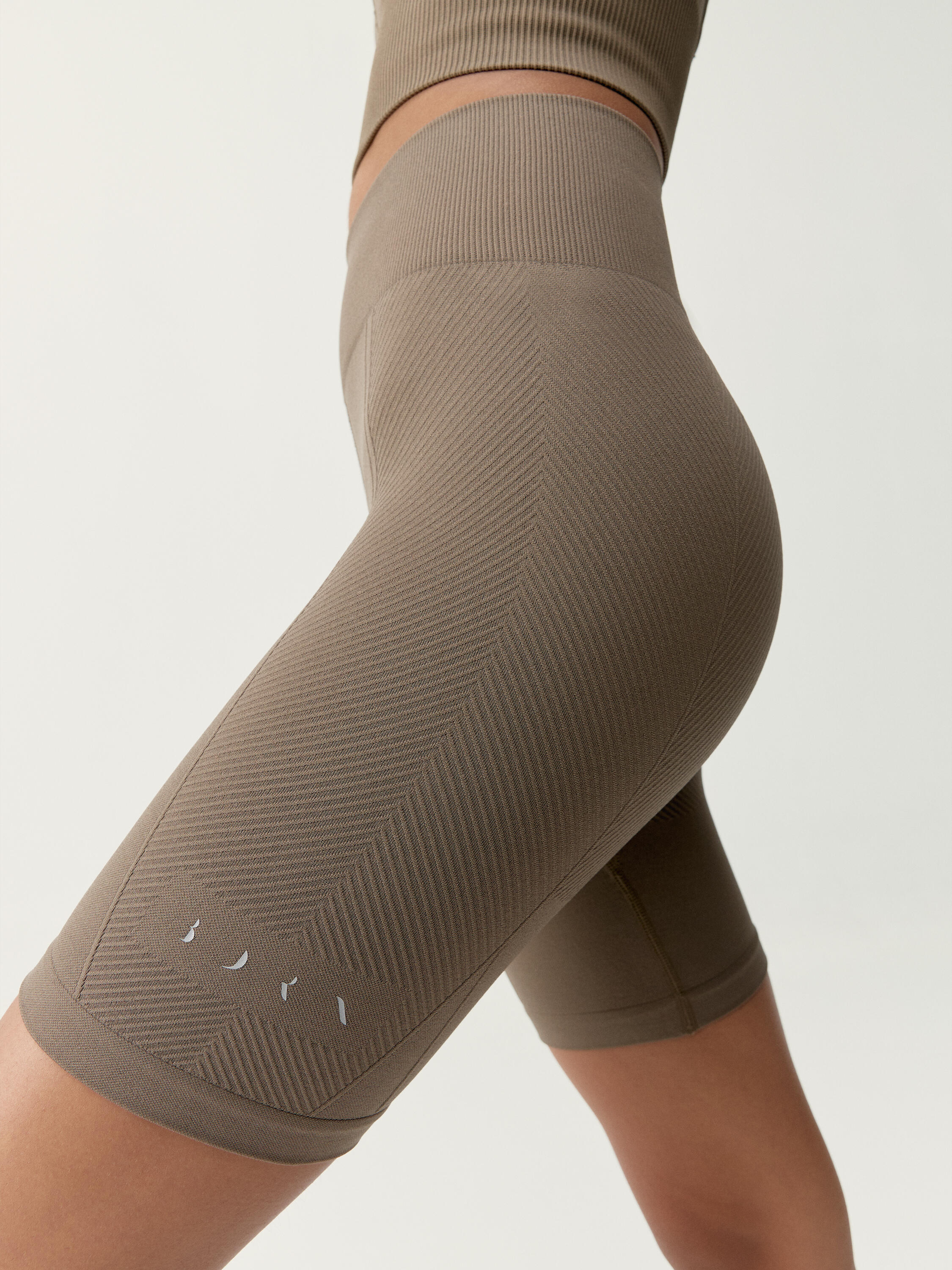 Pantalón corto short deportivo de mujer India Seamless 3/3