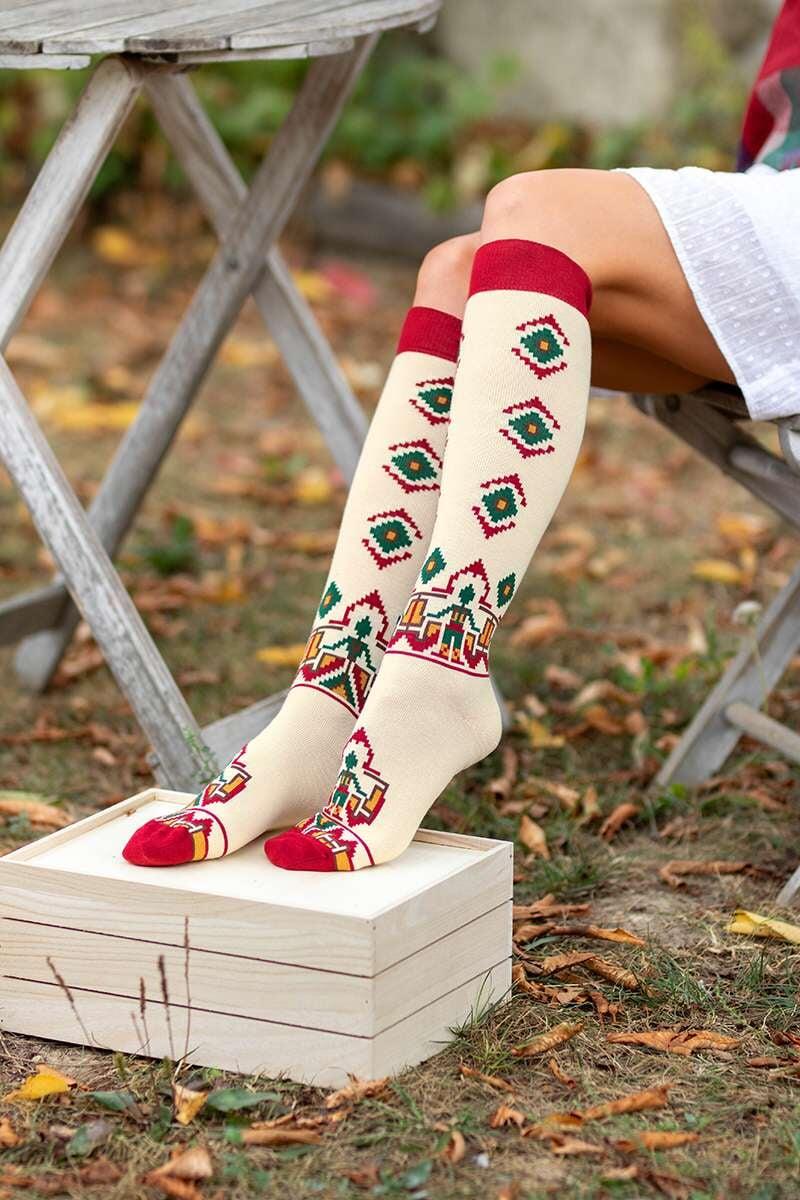 Chaussettes longues 3/4 pour femme en coton avec motifs traditionnels roumains 6/6