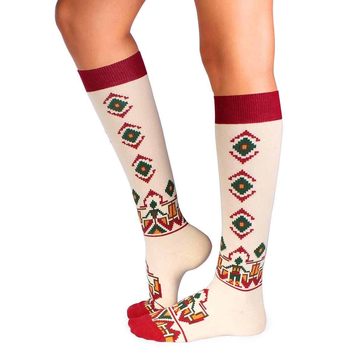 Chaussettes longues 3/4 pour femme en coton avec motifs traditionnels roumains 2/6