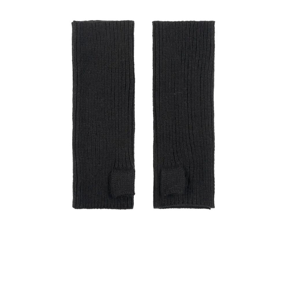 Winter knitted gloves