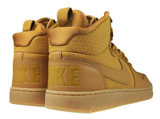 Scarpa universali uomo Nike Court Borough Mid Winter 4/7
