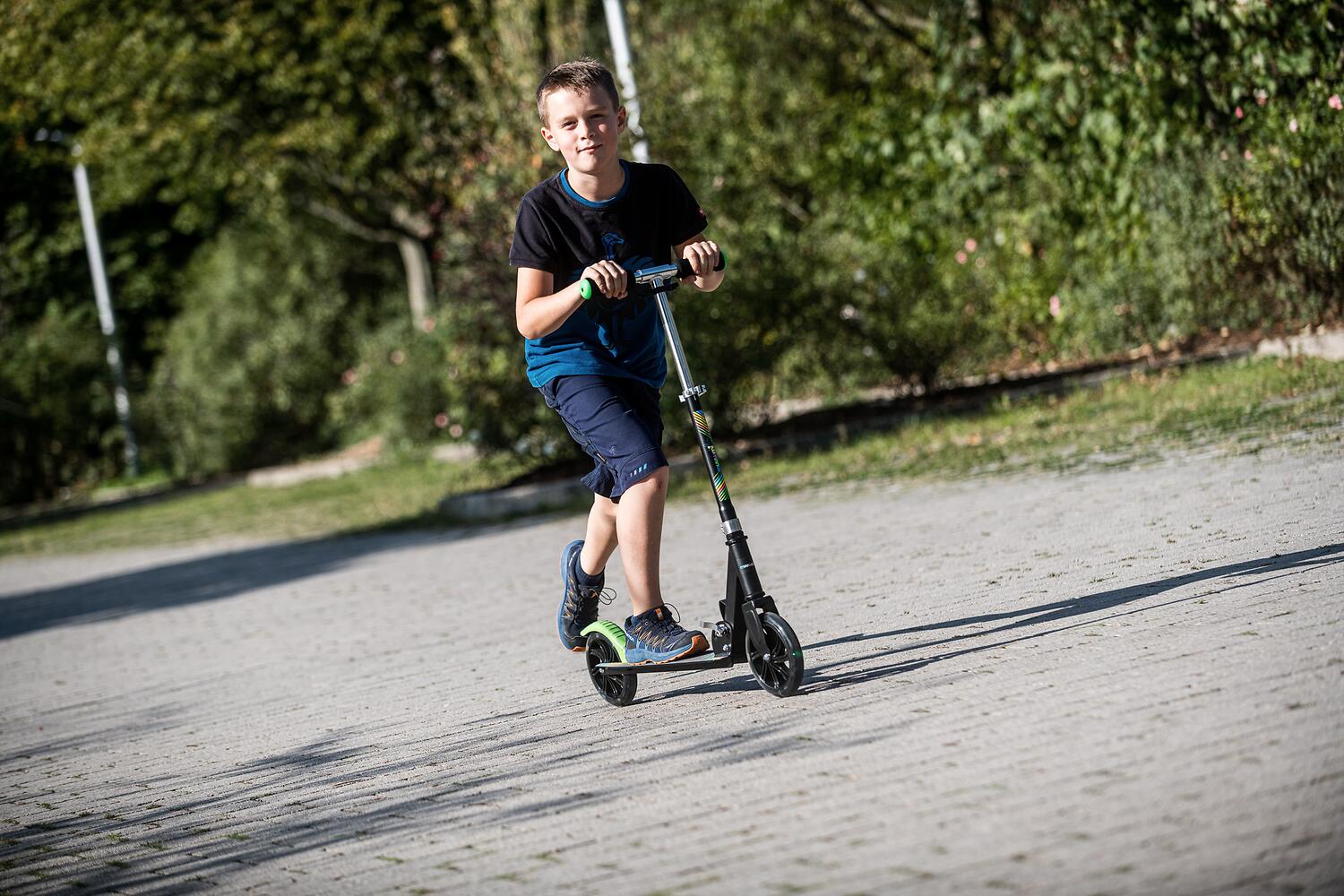 muuwmi Aluminium Scooter Neon 180 mm, mit Leuchtrollen 7/7