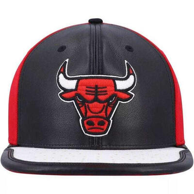 Cappellino Con Visiera Chicago Bulls Uomo NBA Day One Bianco Nero Rosso