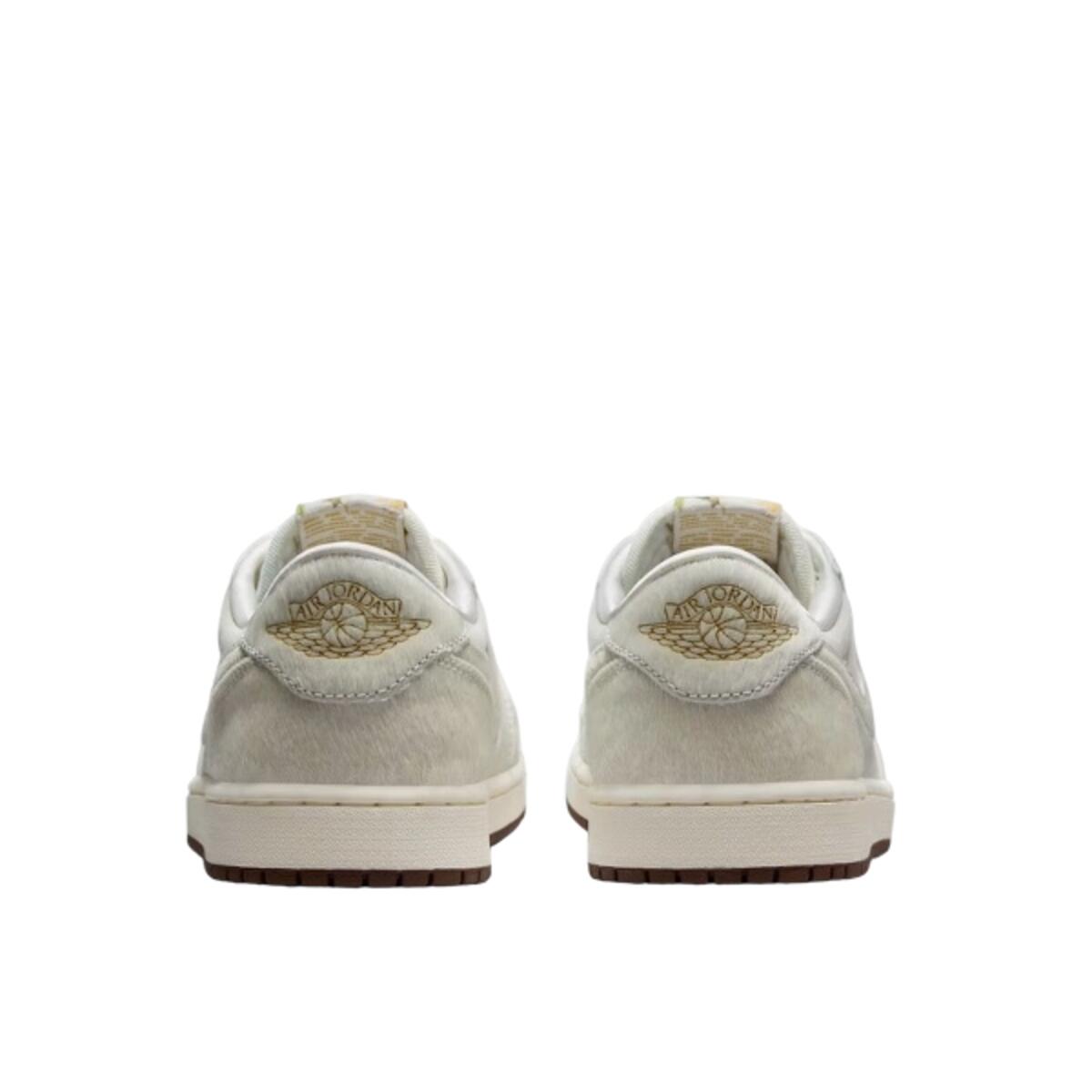 Scarpe  1 Retro Low OG Football Grey Sail Light Chocolate 3/4