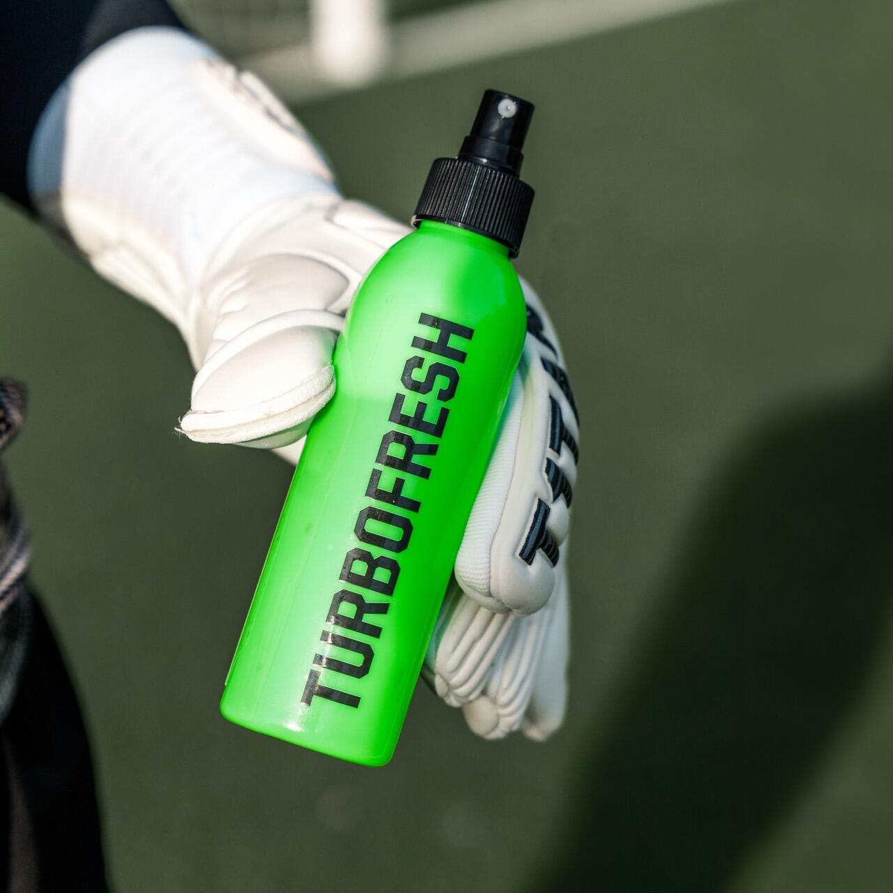 T1TAN TURBOFRESH Torwarthandschuhe Innenraum Spray (200 ml) - Gegen Bakterien 5/5