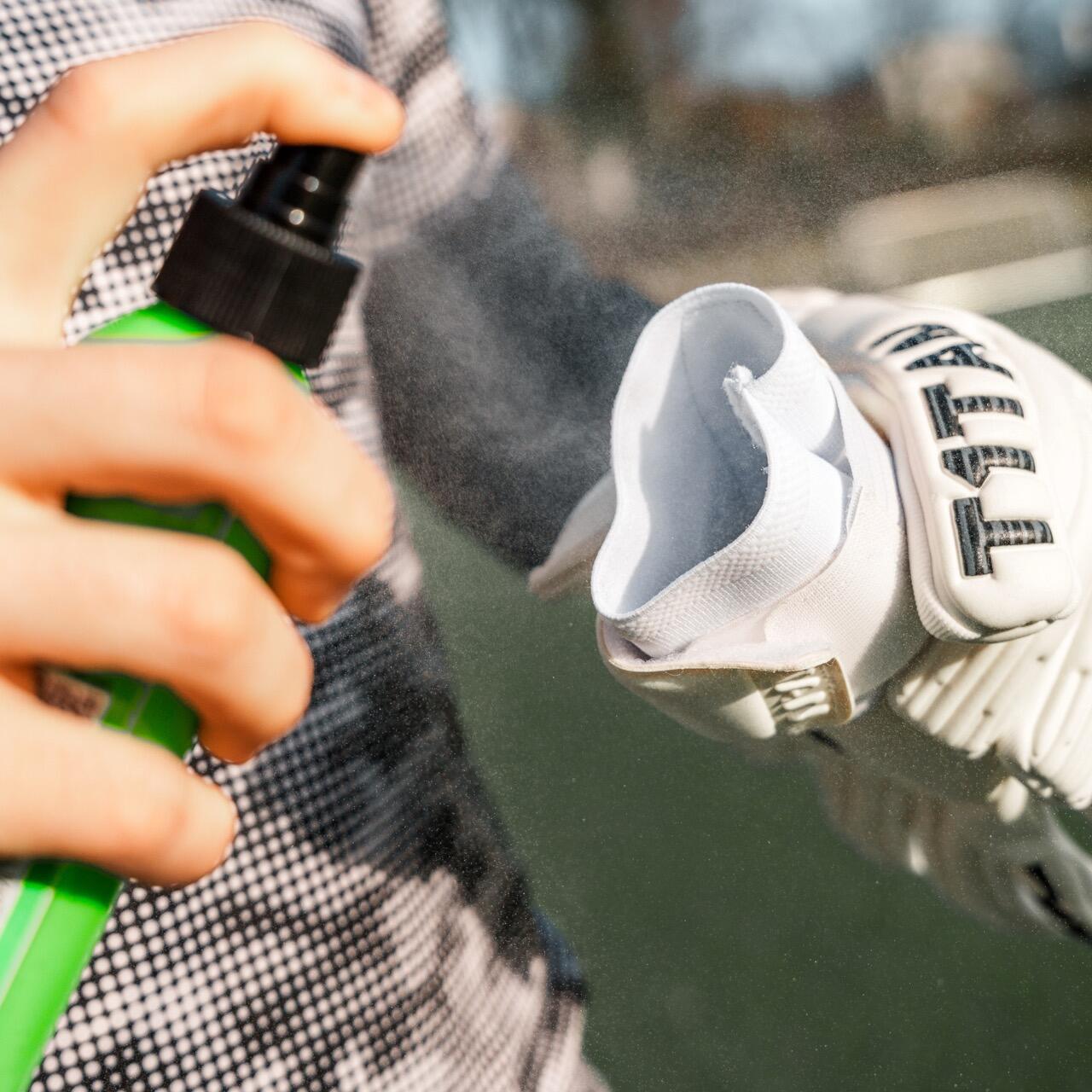 T1TAN TURBOFRESH Torwarthandschuhe Innenraum Spray (200 ml) - Gegen Bakterien 4/5