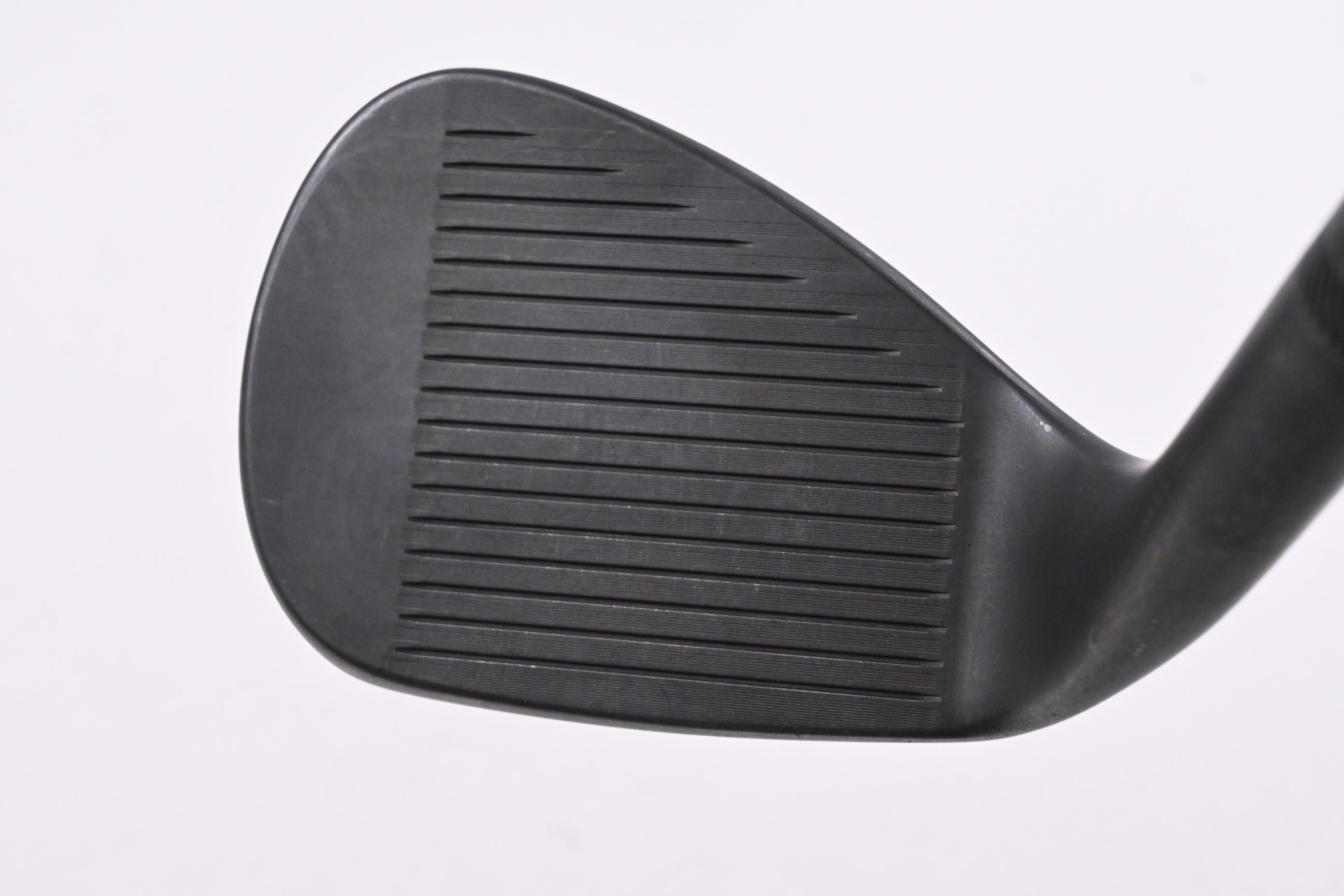 Sand Wedge Titleist Vokey SM10 - 56 Degrés - Rigide - Tige Dynamic Gold 120 - Reconditionné état Correct