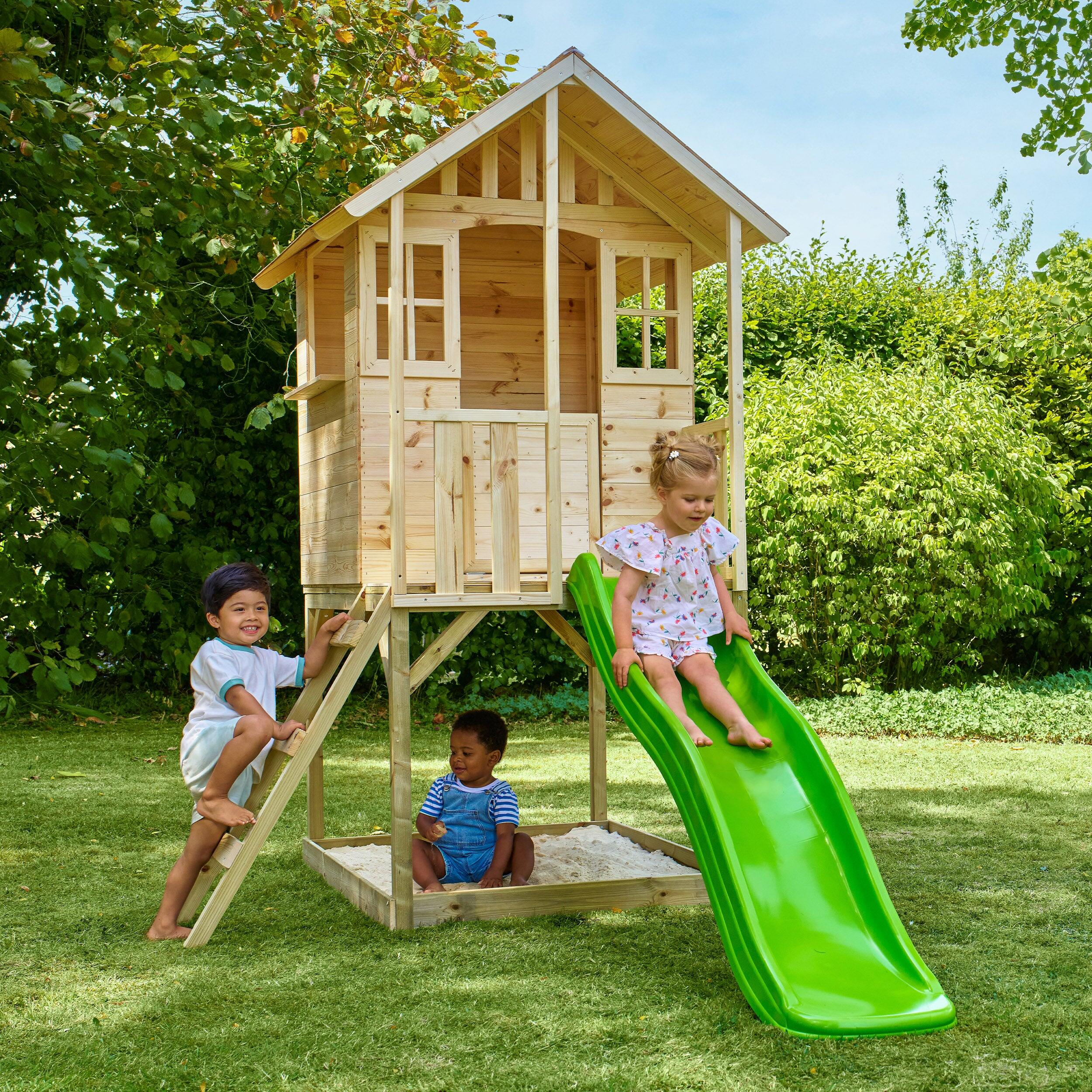 Speelhuis op palen met balkon en glijbaan BASILIC bruin FSC® 2/5