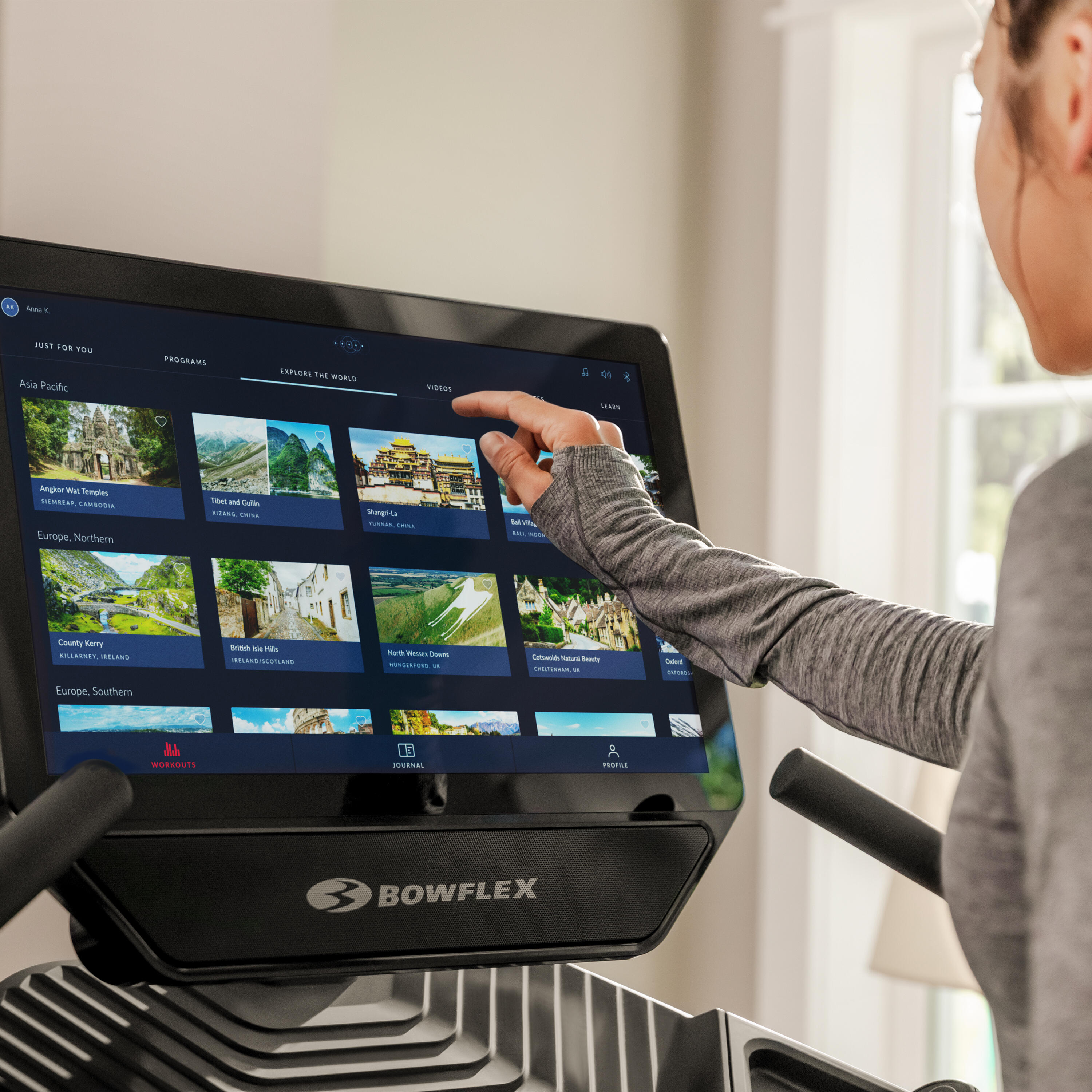 Běžecký pás T56 – 20 km/h, sklon 20 %, 22" HD dotykový displej 6/7