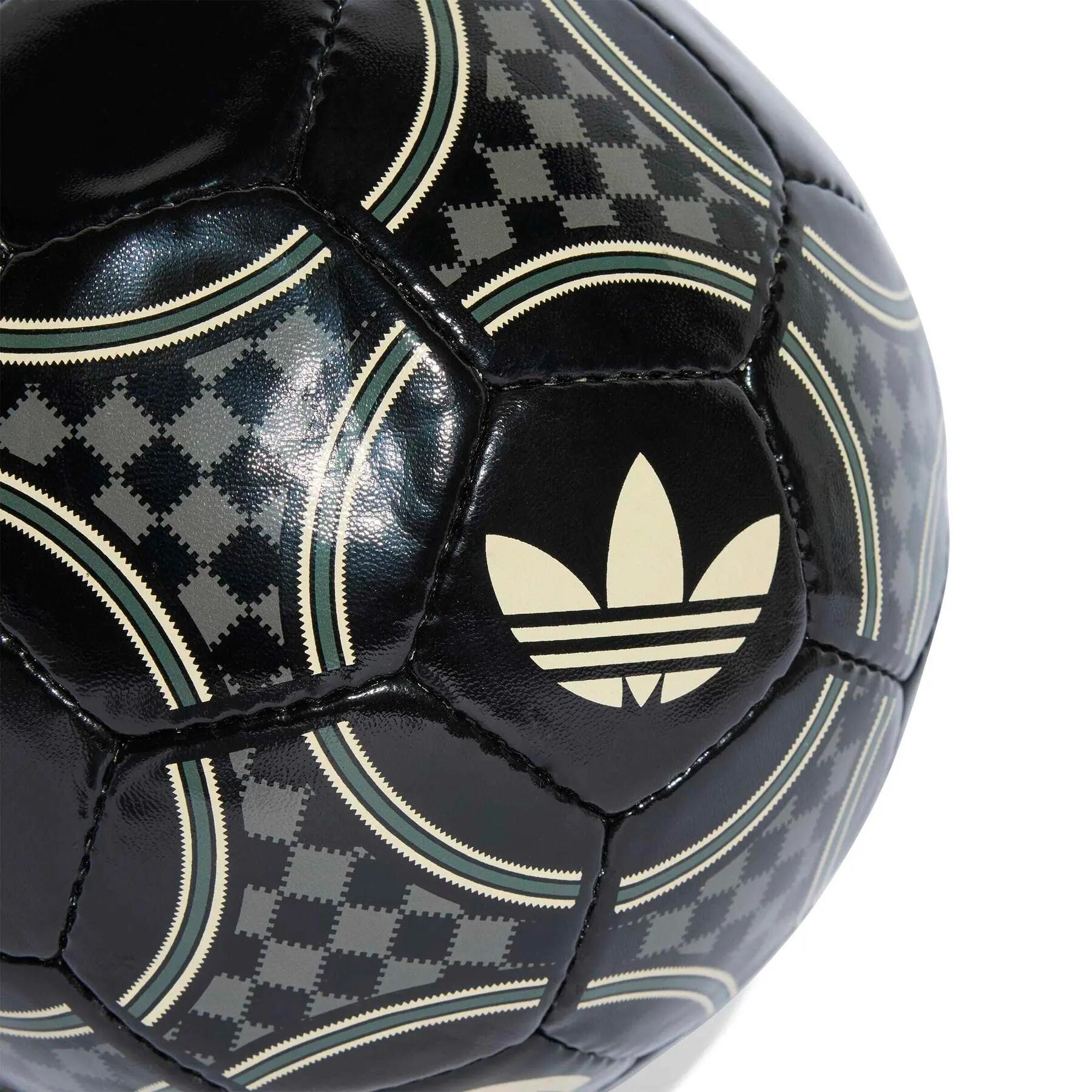 Bayern Munich Third Ball 4/4