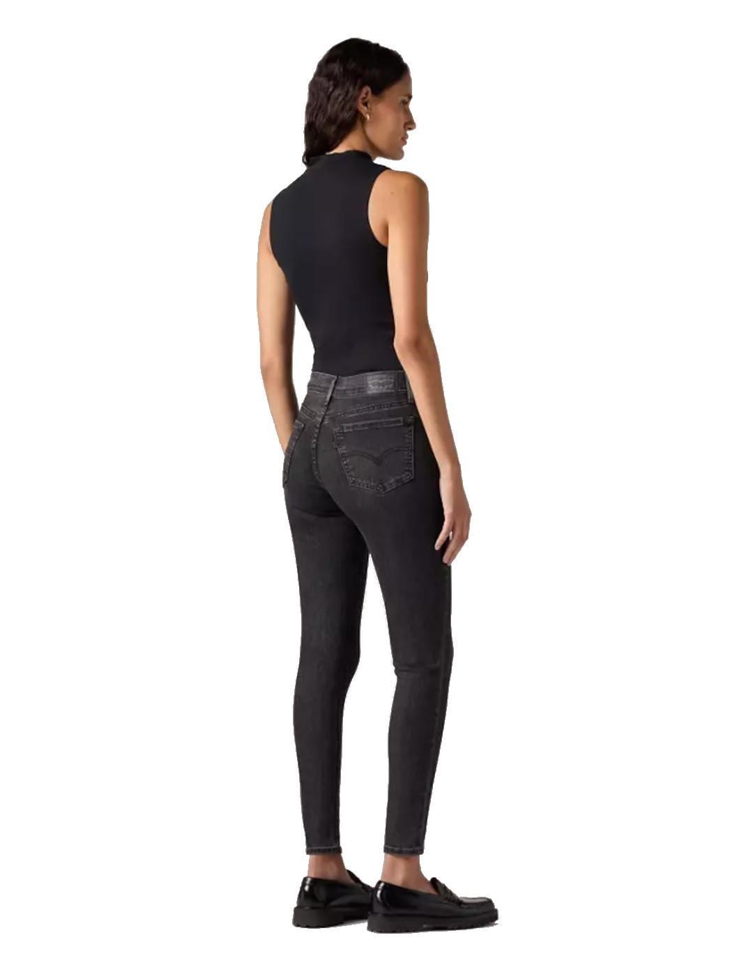 Pantalon pour femme Levis Super skinny Noir. 2/4