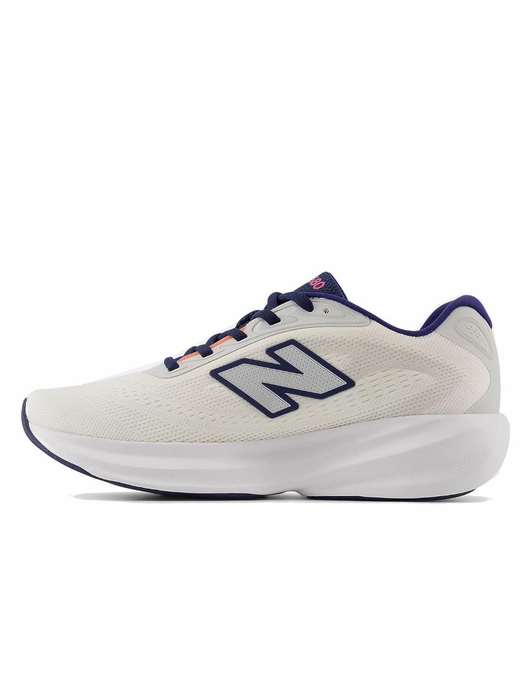 Sneakers da corsa da donna New Balance Fresh Foam 680 Bianche. 2/5