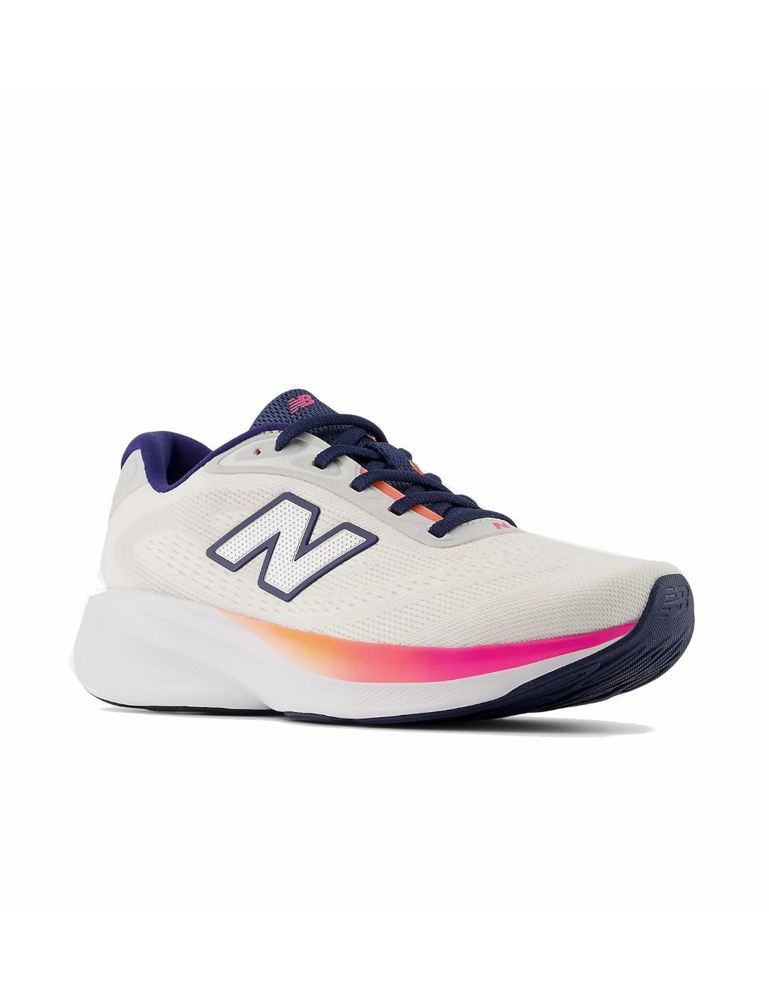 Sneakers da corsa da donna New Balance Fresh Foam 680 Bianche. 3/5