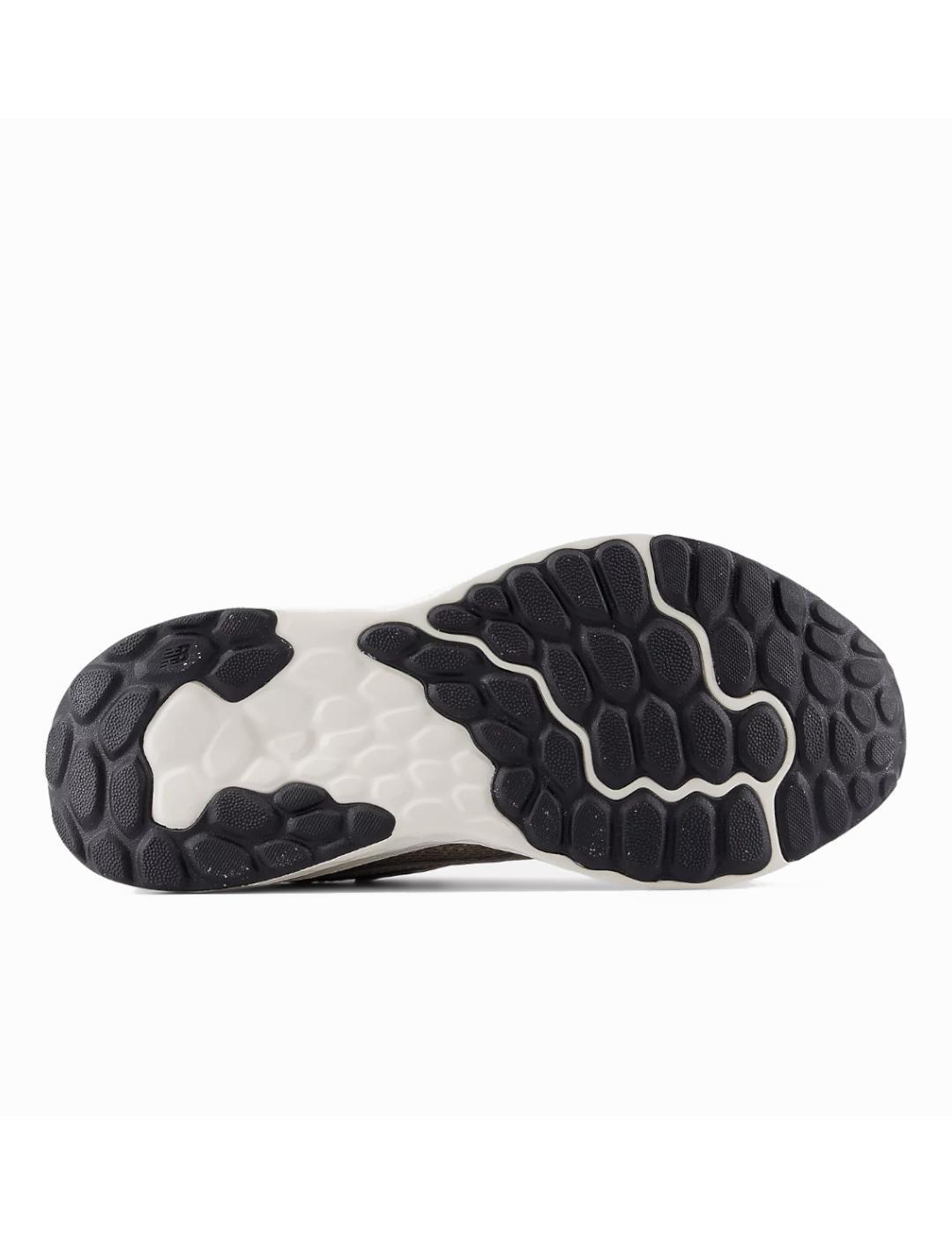 Tênis feminino New Balance Fresh Foam Arishi v4 Marrom. 4/4