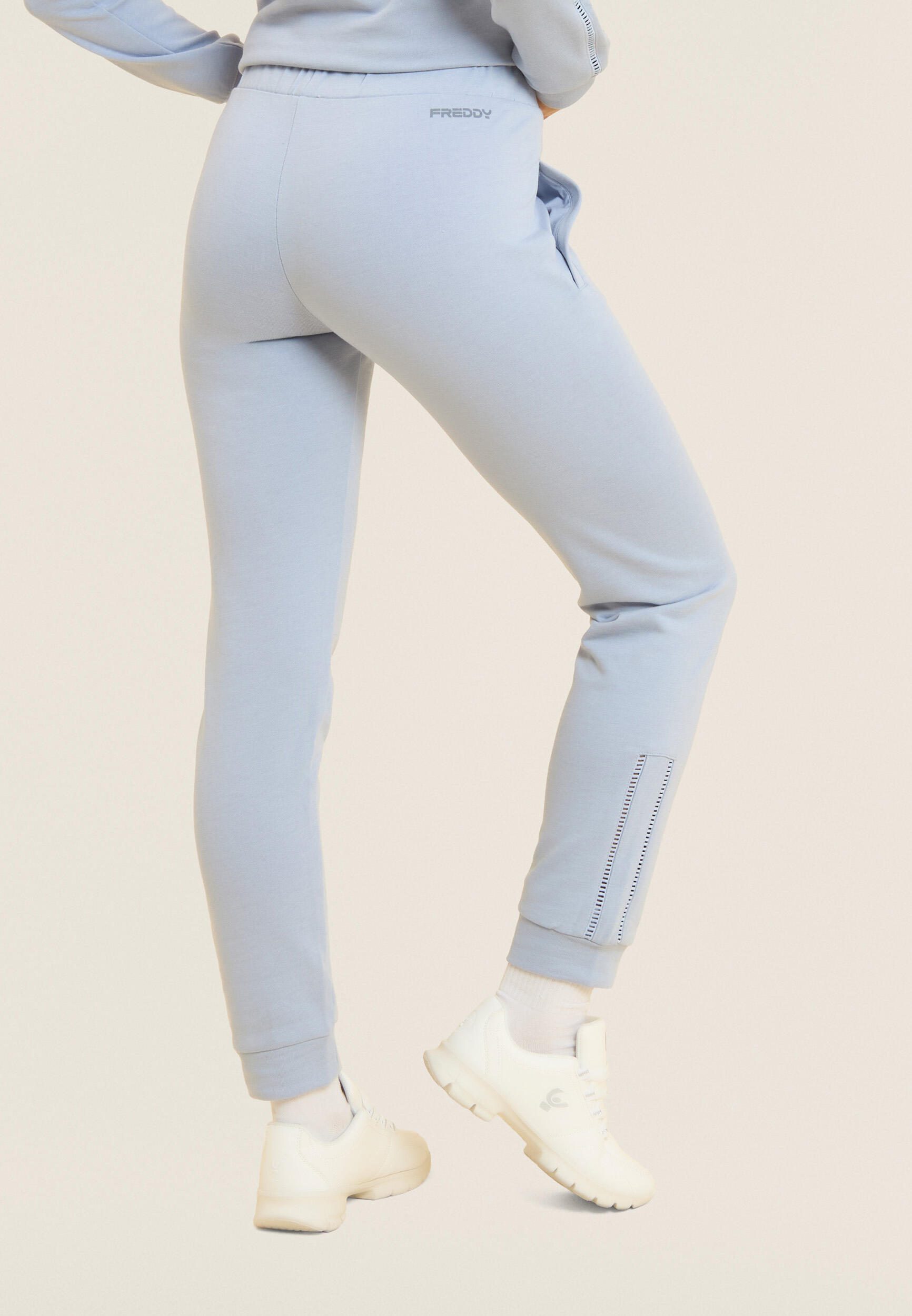 Pantaloni Sportivi Slim Fit con Coulisse e Dettagli Ricamati 3/4