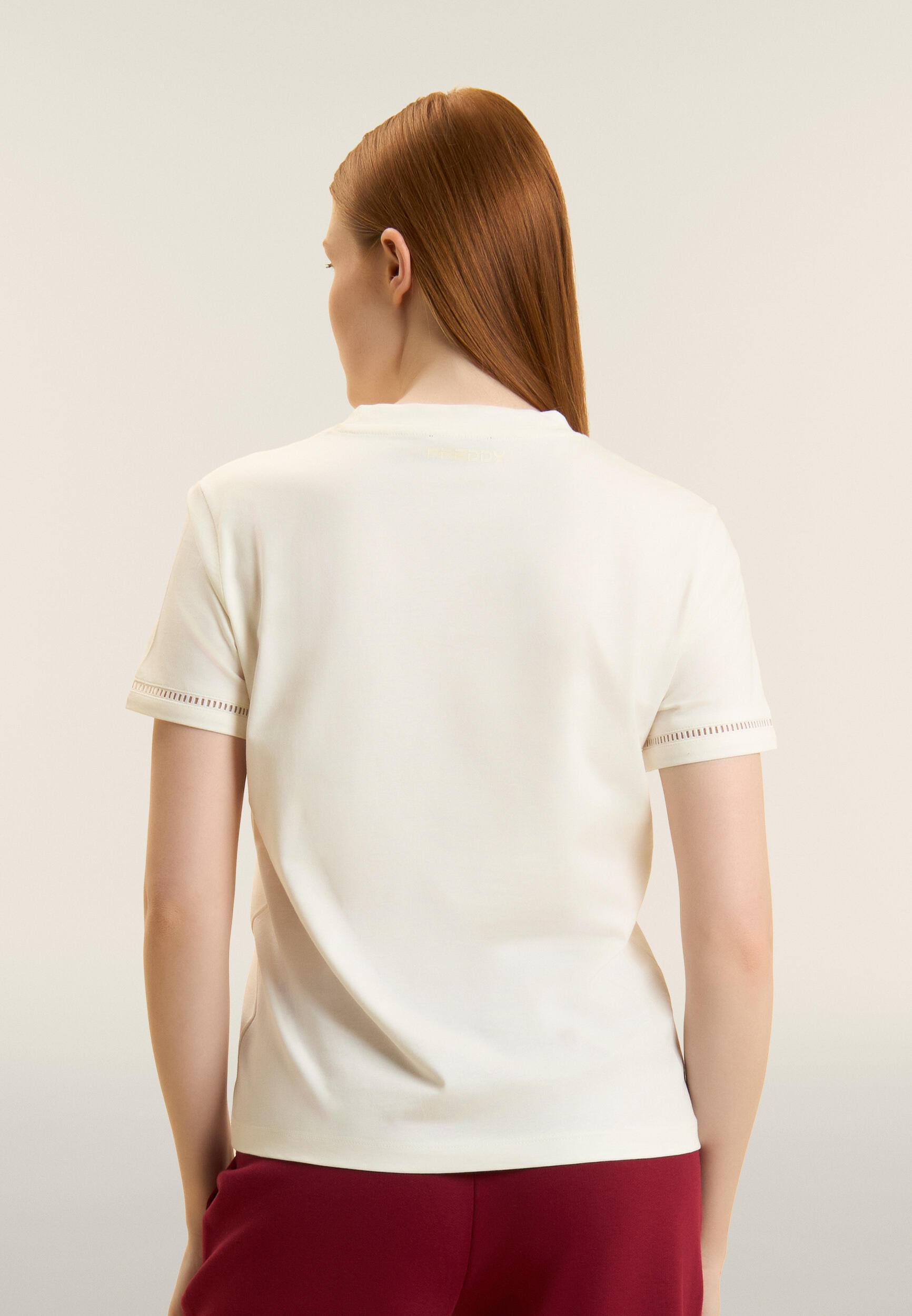 T-shirt à col ras du cou avec broderie du logo perforé 3/4